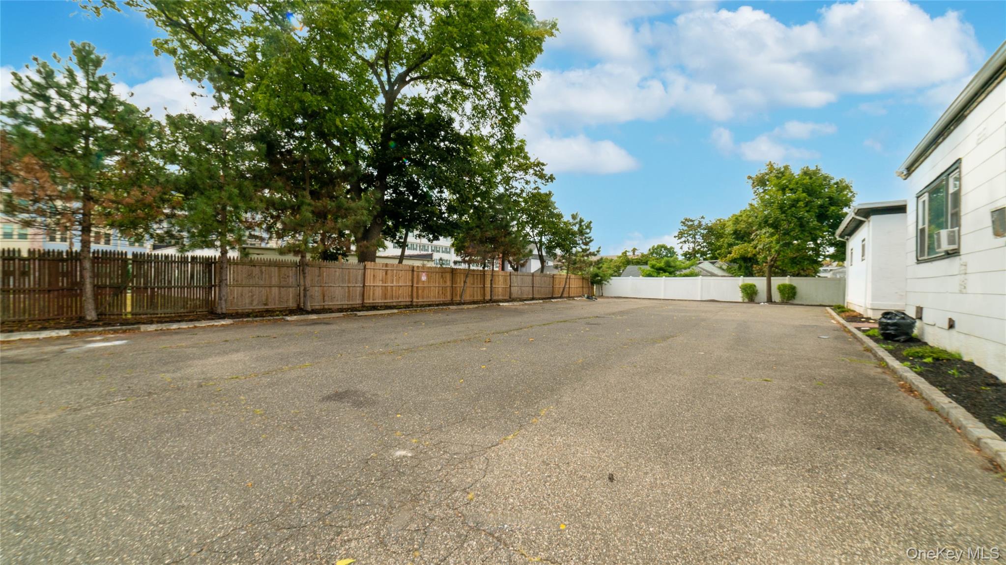 20-22 Bay Shore Ave # Apt 20-3, Bay Shore, NY 11706