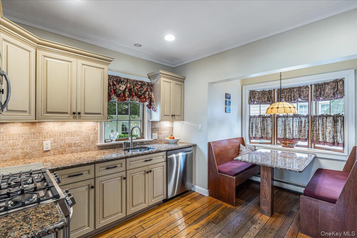 2 Derby Court, Malverne, NY 11565