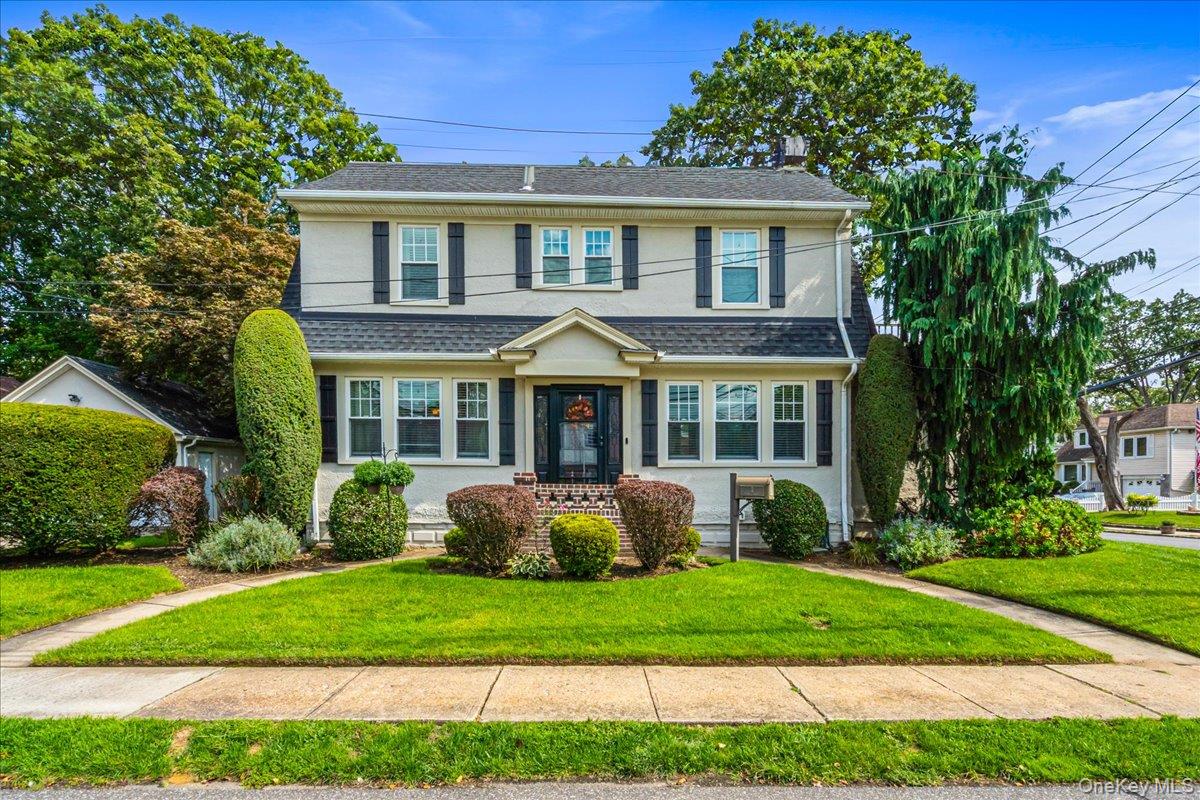 2 Derby Court, Malverne, NY 11565