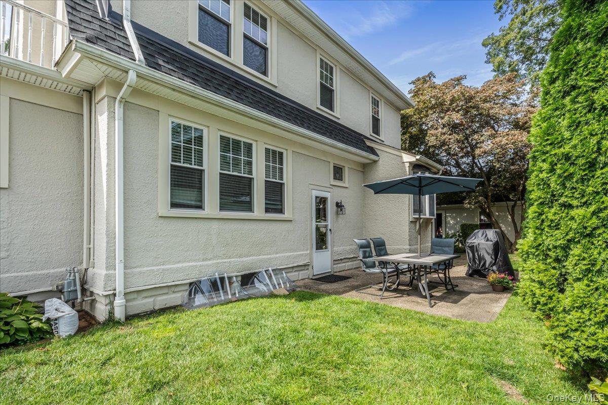 2 Derby Court, Malverne, NY 11565