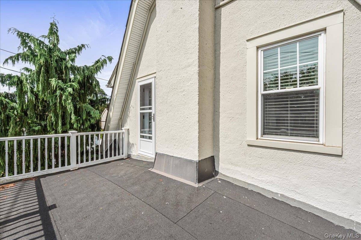 2 Derby Court, Malverne, NY 11565