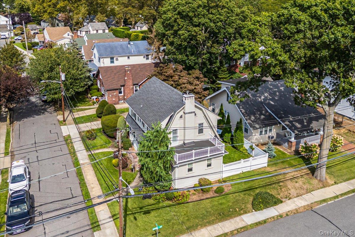 2 Derby Court, Malverne, NY 11565