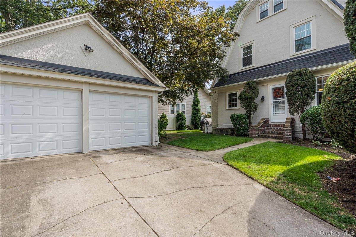 2 Derby Court, Malverne, NY 11565