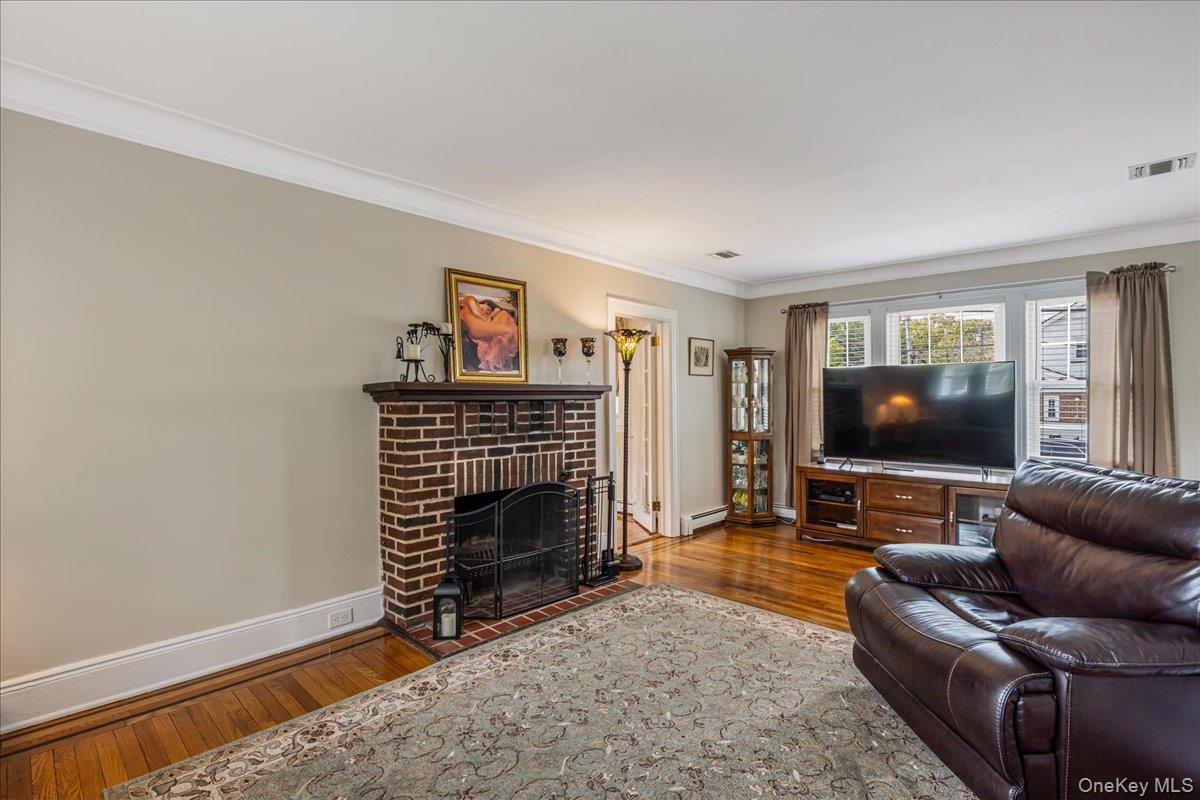 2 Derby Court, Malverne, NY 11565