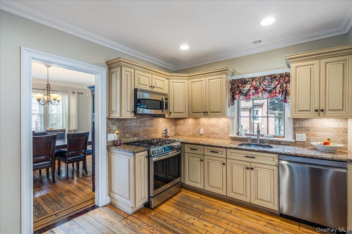 2 Derby Court, Malverne, NY 11565