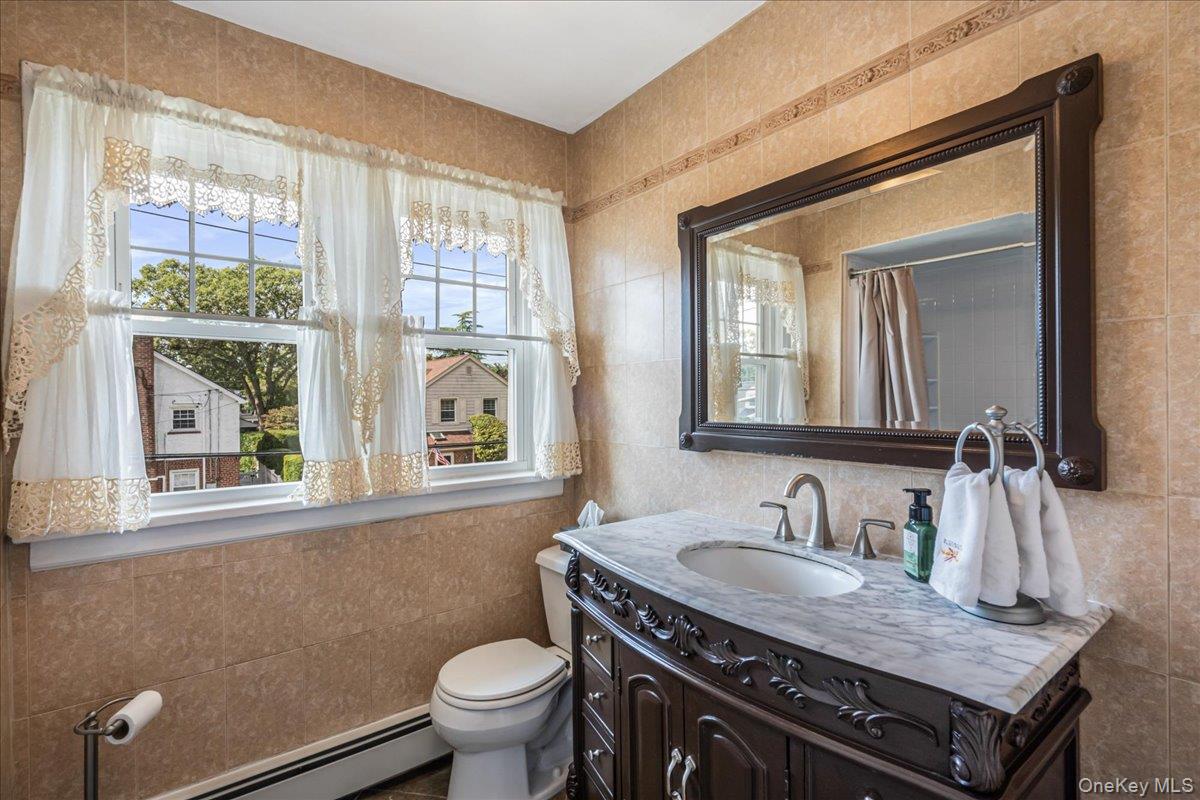 2 Derby Court, Malverne, NY 11565