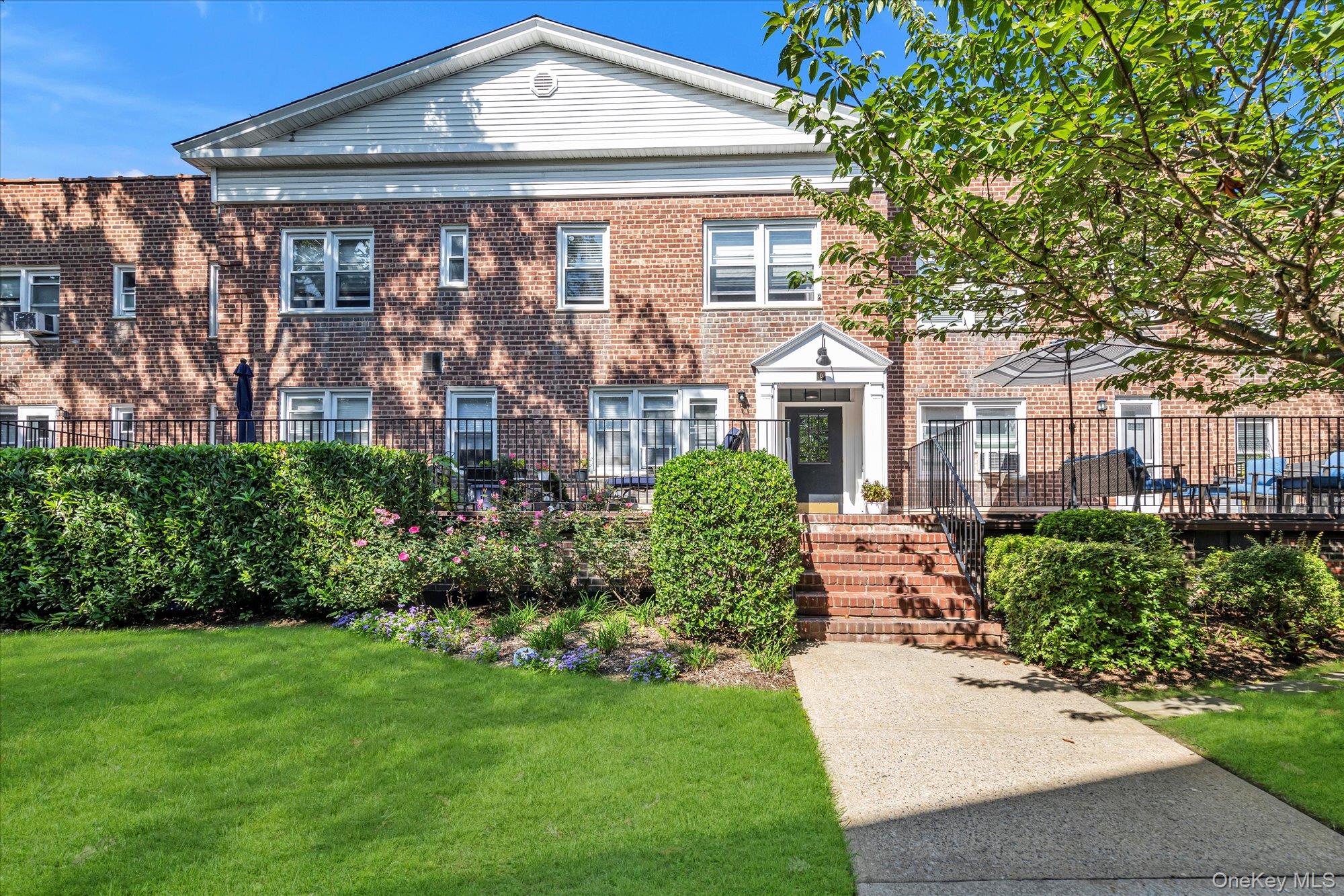 195 N Village Avenue # D4, Rockville Centre, NY 11570