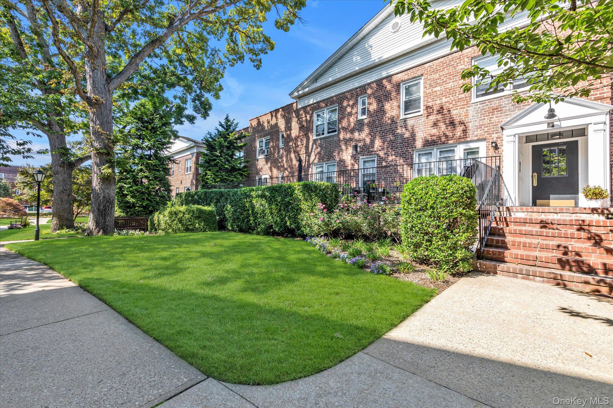 195 N Village Avenue # D4, Rockville Centre, NY 11570