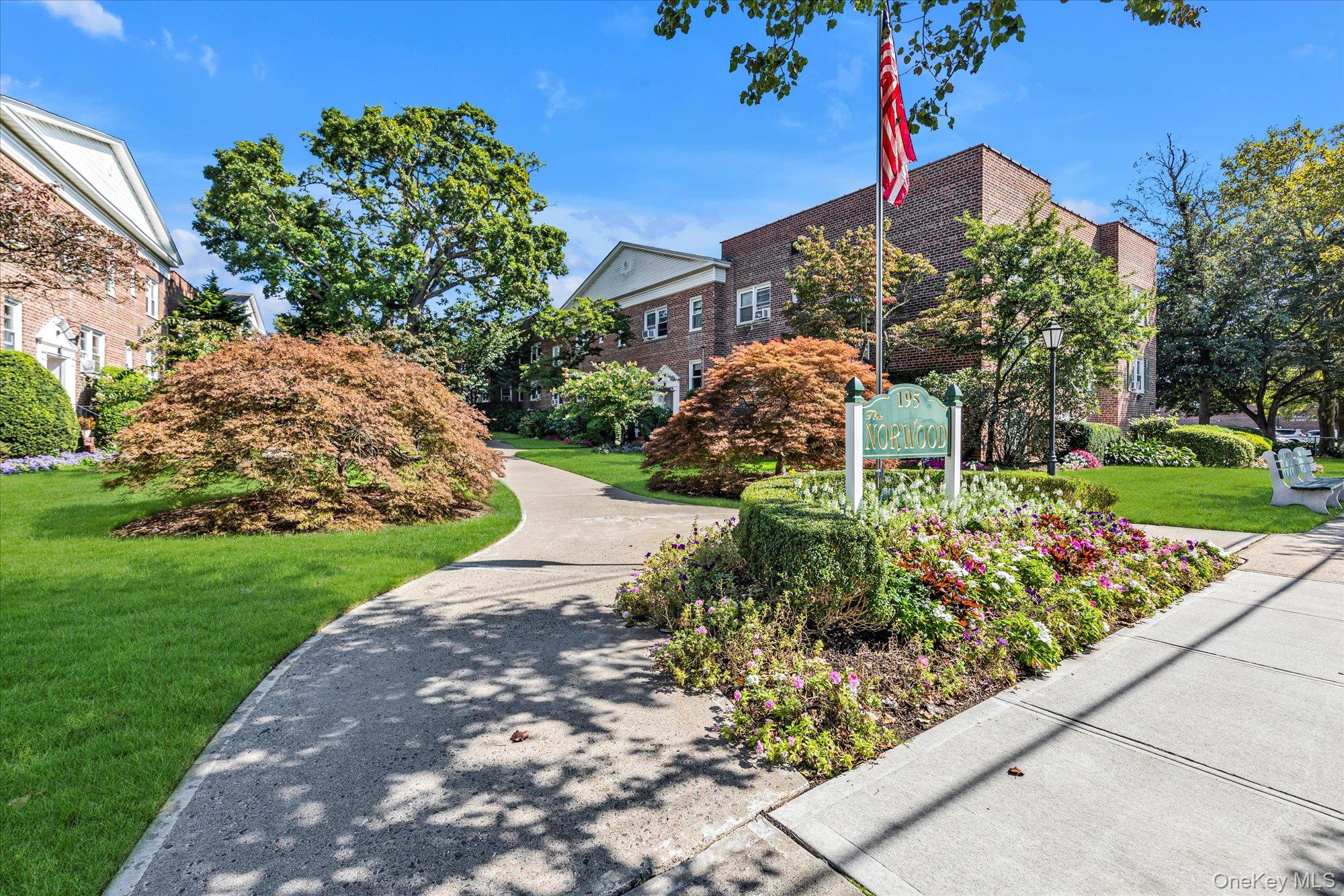 195 N Village Avenue # D4, Rockville Centre, NY 11570