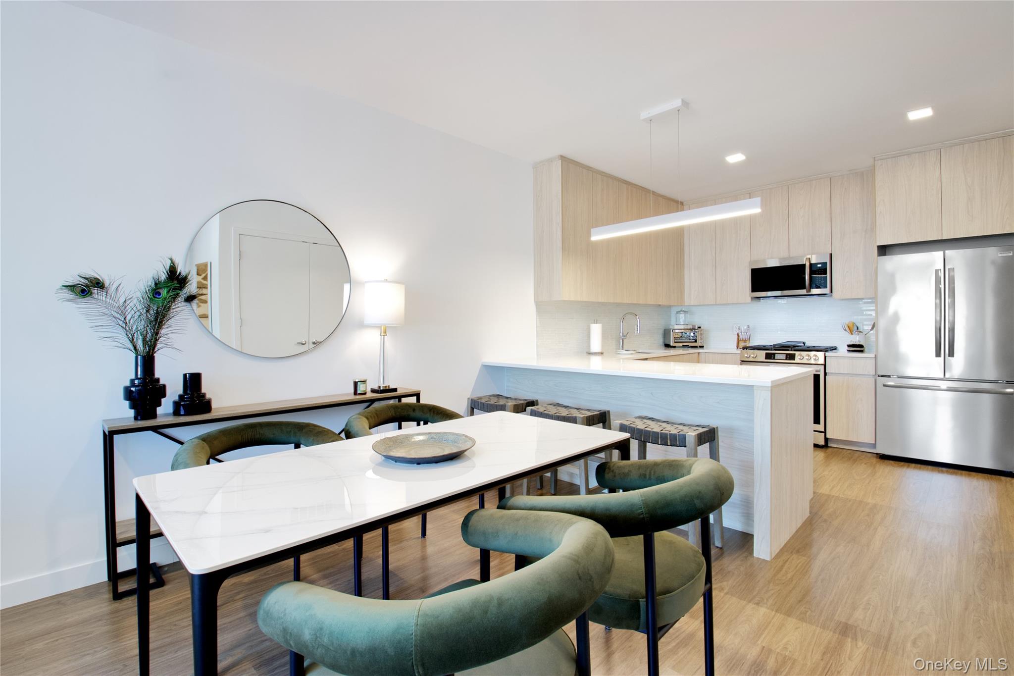 333 Warner Avenue # 104, Roslyn, NY 11576