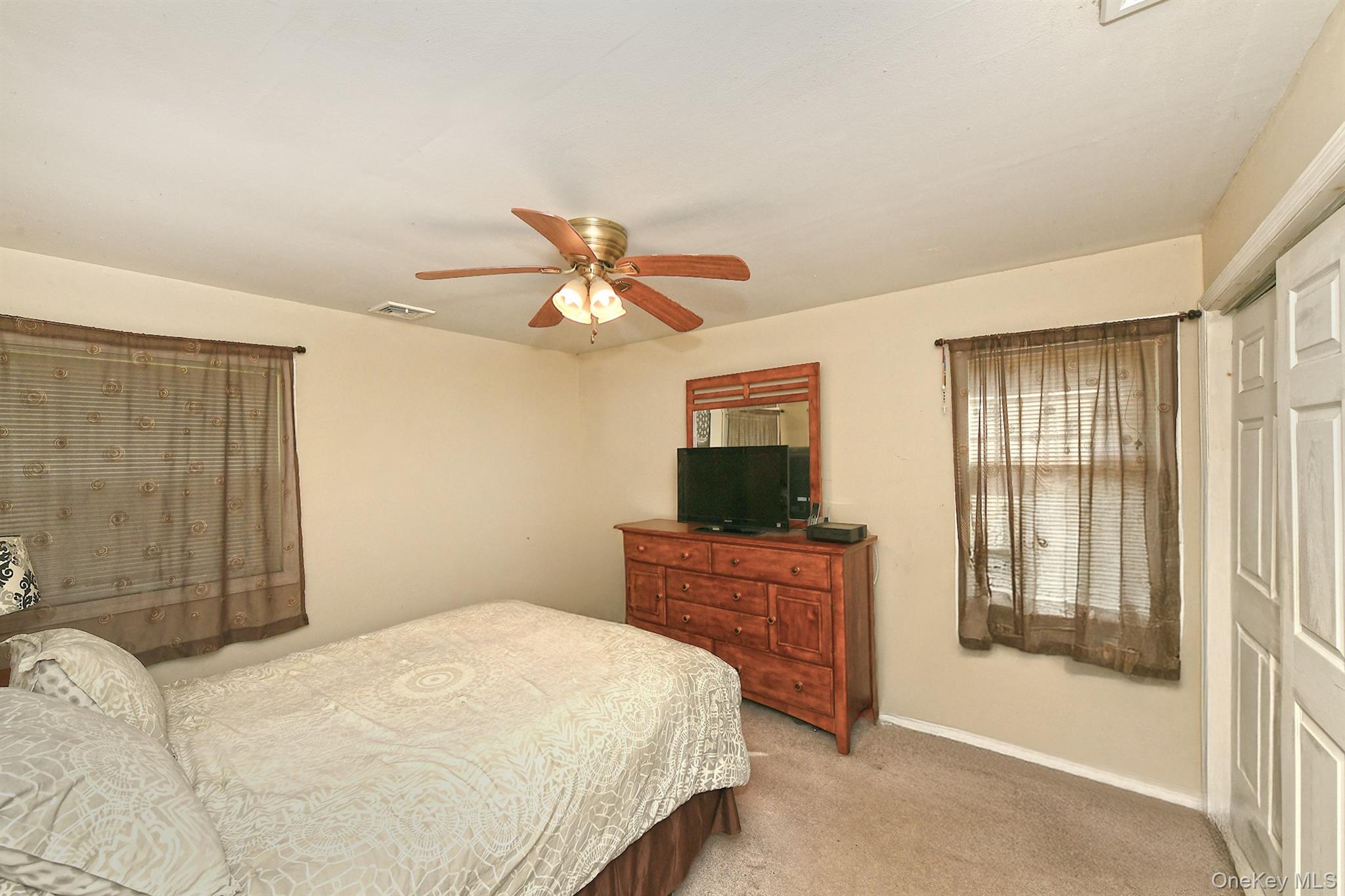 541 Blue Point Road, Farmingville, NY 11738