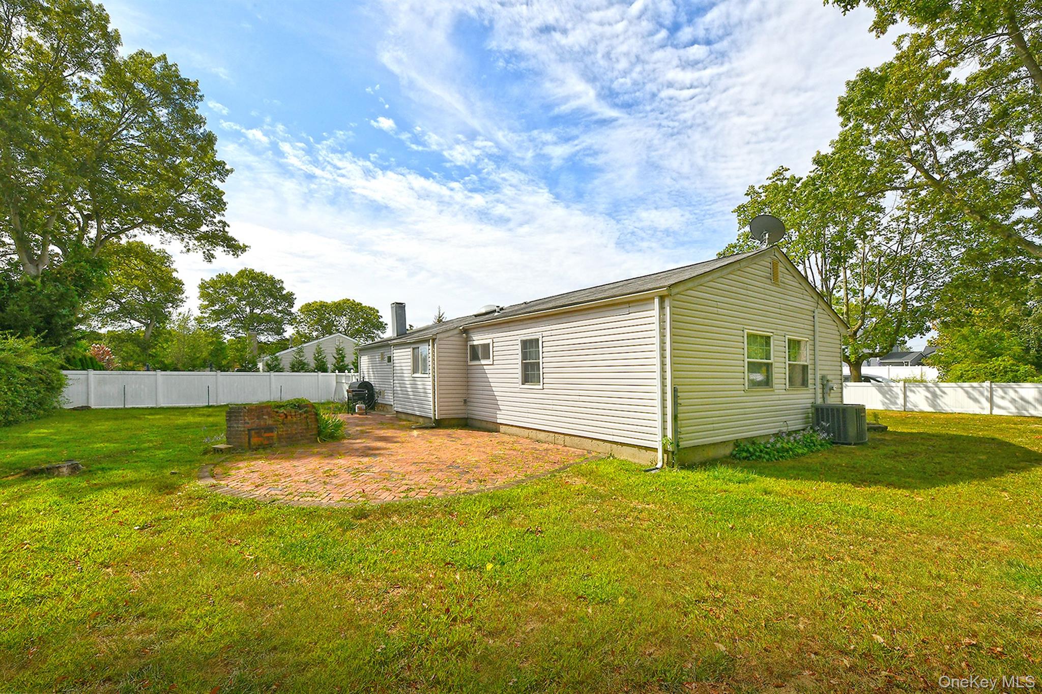 541 Blue Point Road, Farmingville, NY 11738