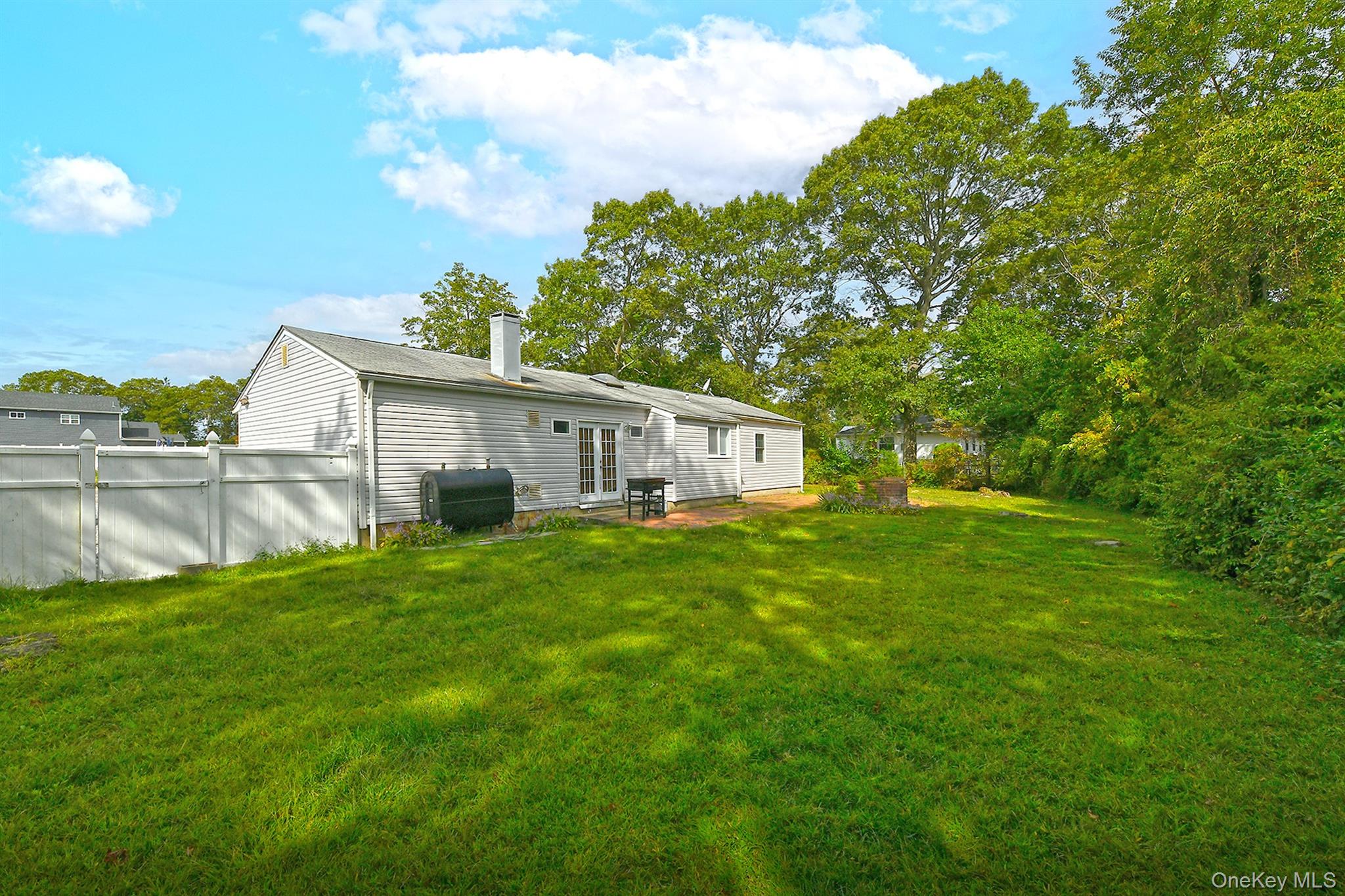 541 Blue Point Road, Farmingville, NY 11738