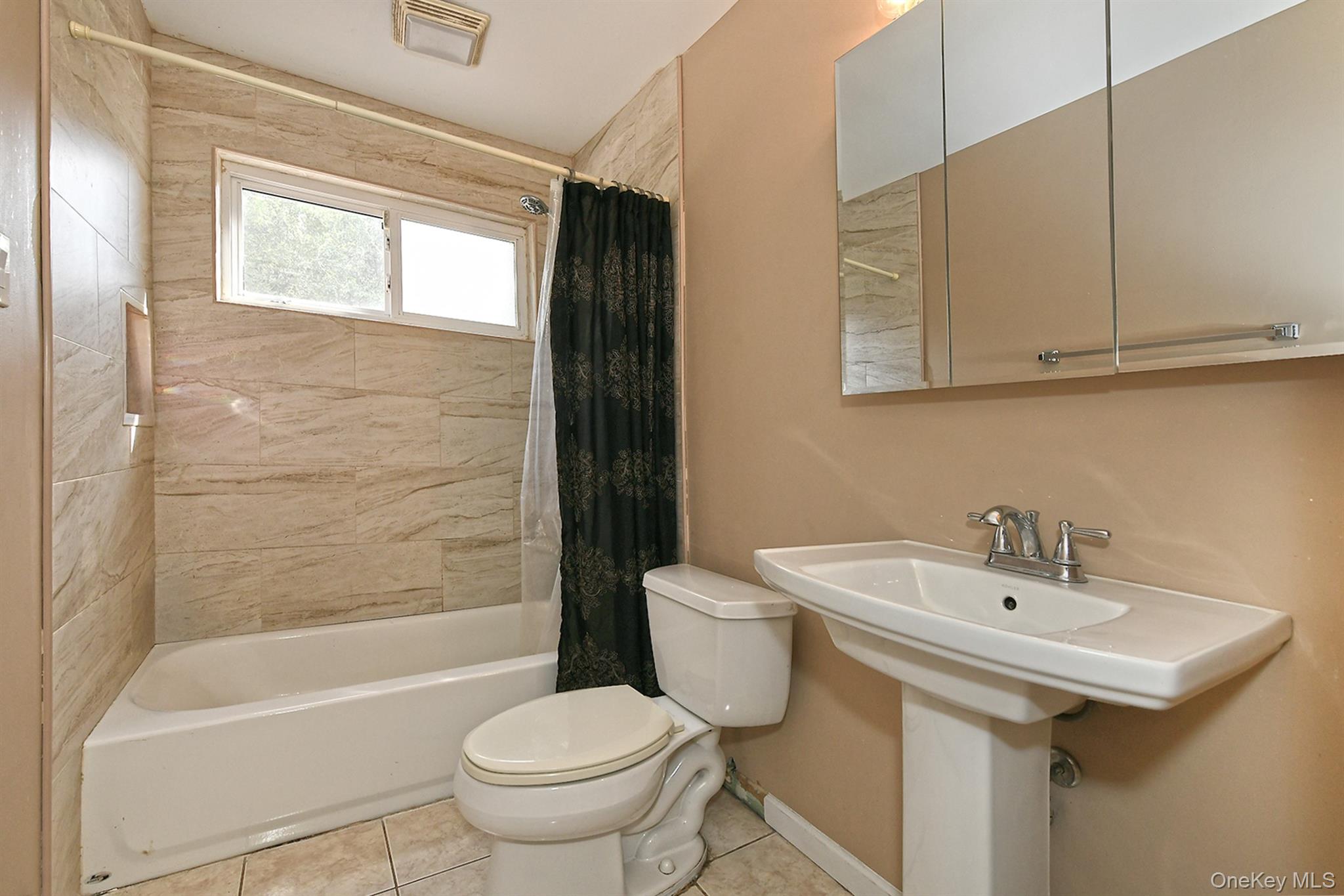 541 Blue Point Road, Farmingville, NY 11738