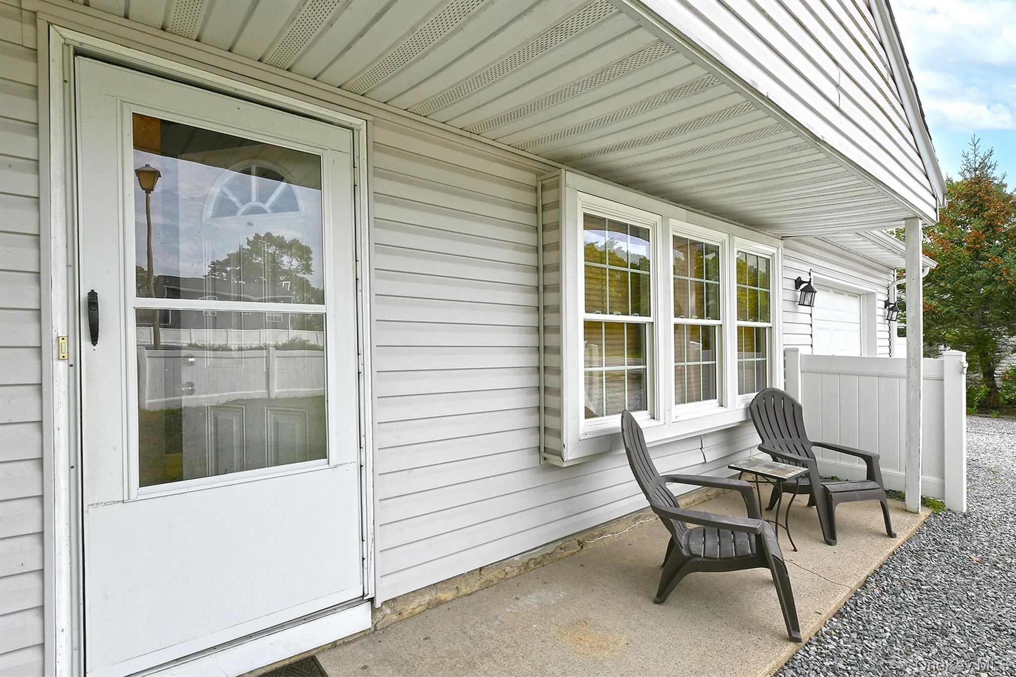 541 Blue Point Road, Farmingville, NY 11738