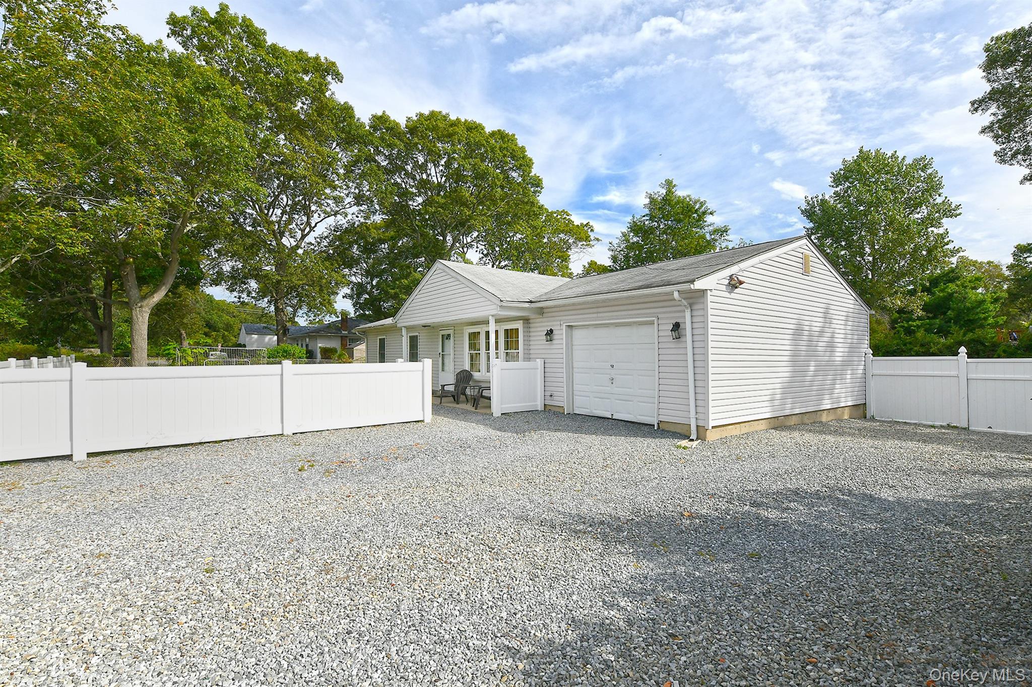 541 Blue Point Road, Farmingville, NY 11738