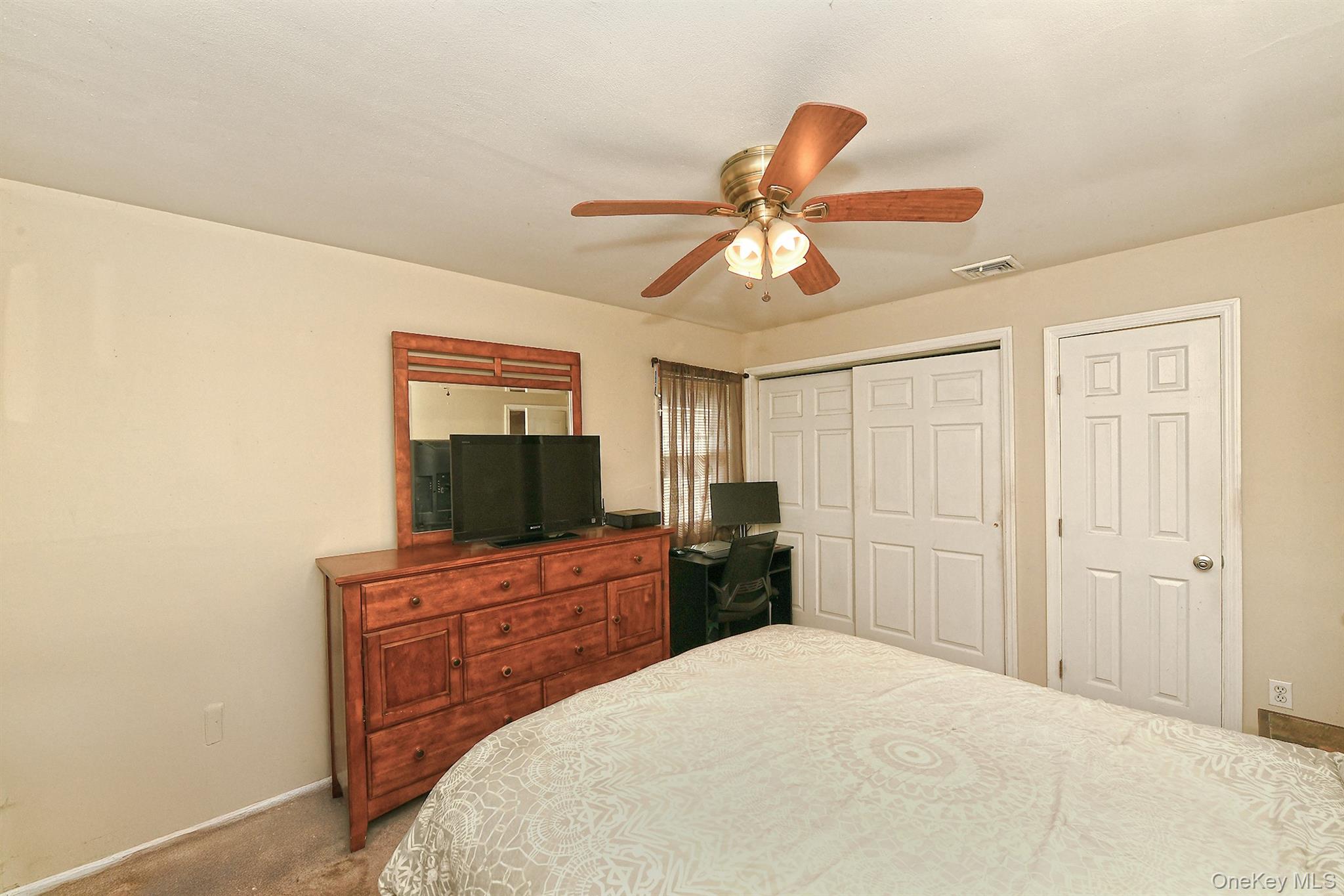 541 Blue Point Road, Farmingville, NY 11738