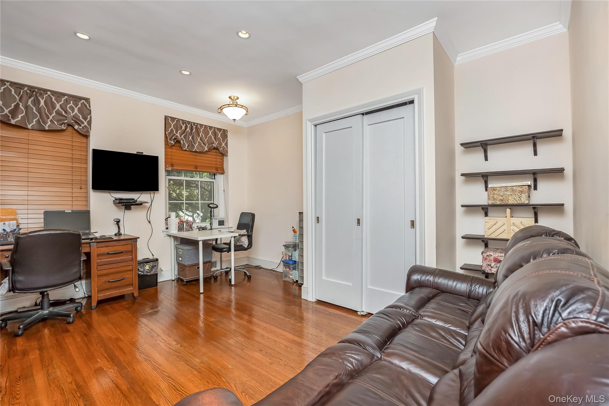 1 Meadow Drive # #1K, Woodmere, NY 11598