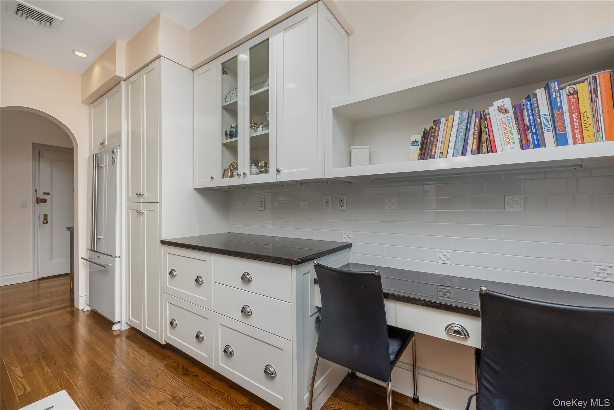 1 Meadow Drive # #1K, Woodmere, NY 11598