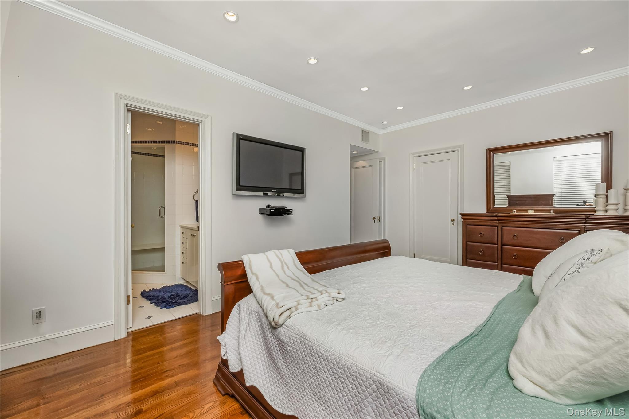 1 Meadow Drive # #1K, Woodmere, NY 11598