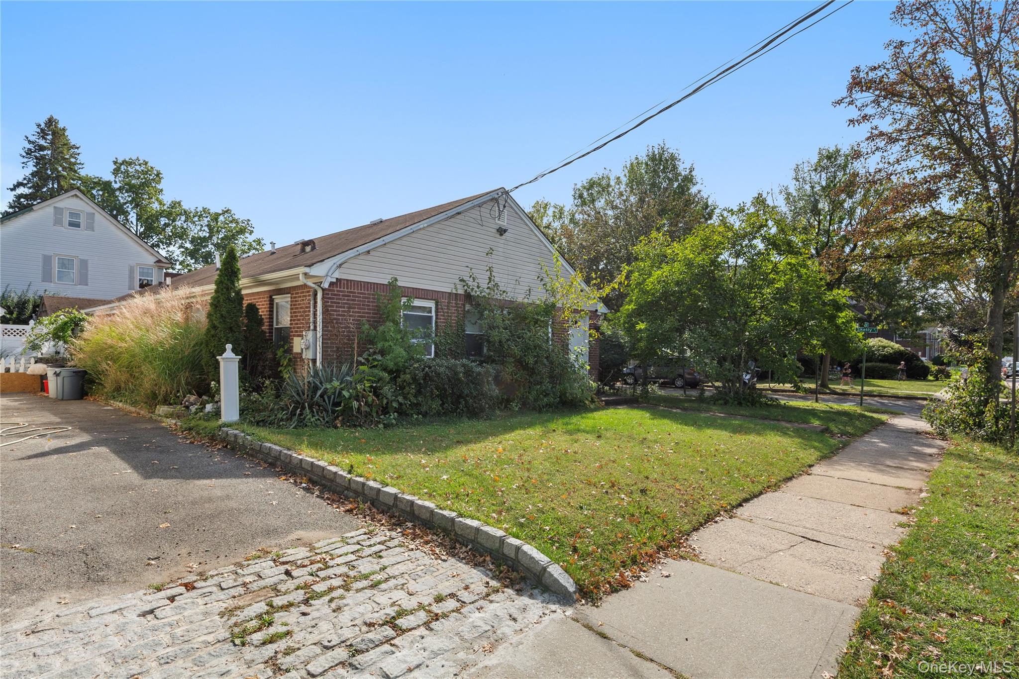 355 1st Street, Mineola, NY 11501