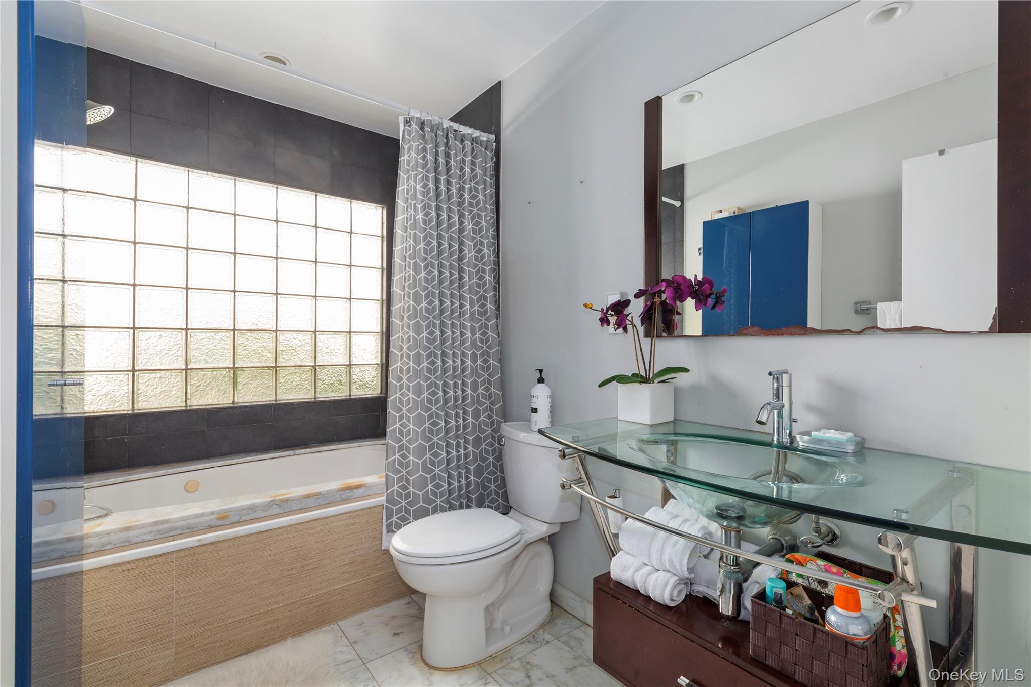 355 1st Street, Mineola, NY 11501