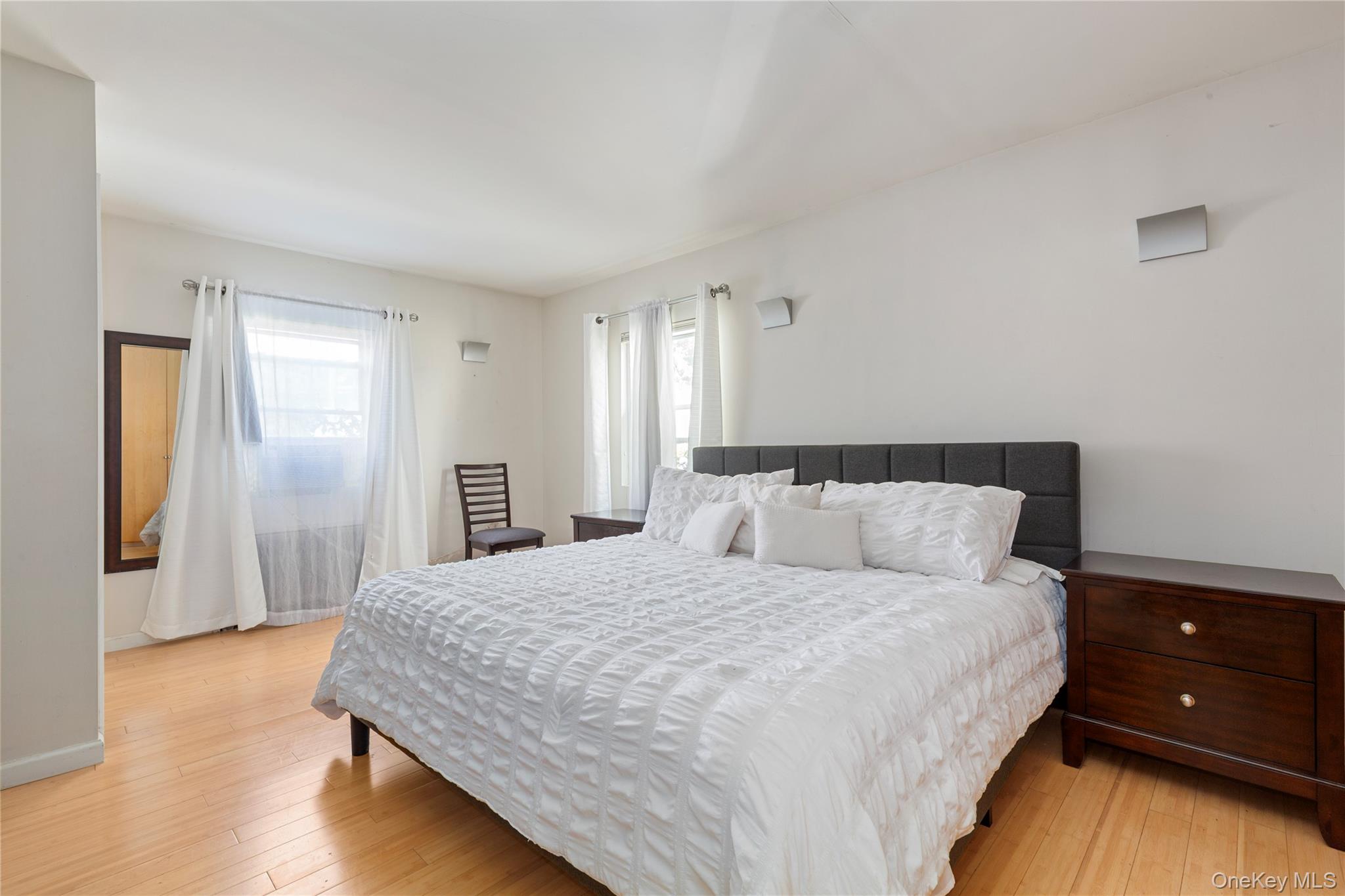 355 1st Street, Mineola, NY 11501