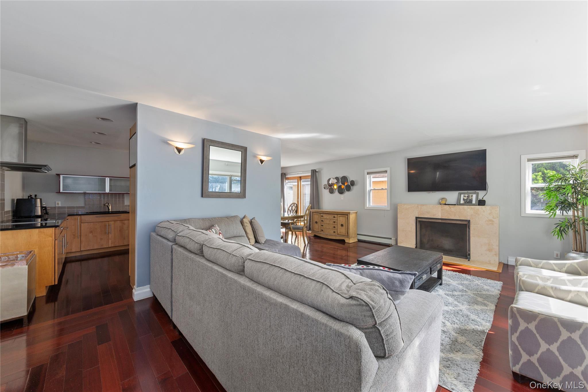 355 1st Street, Mineola, NY 11501