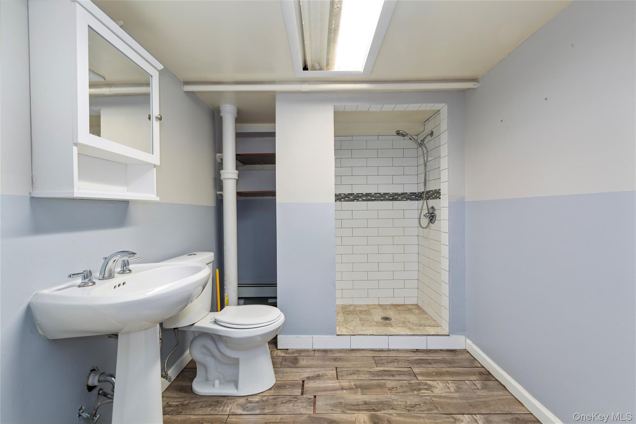 355 1st Street, Mineola, NY 11501