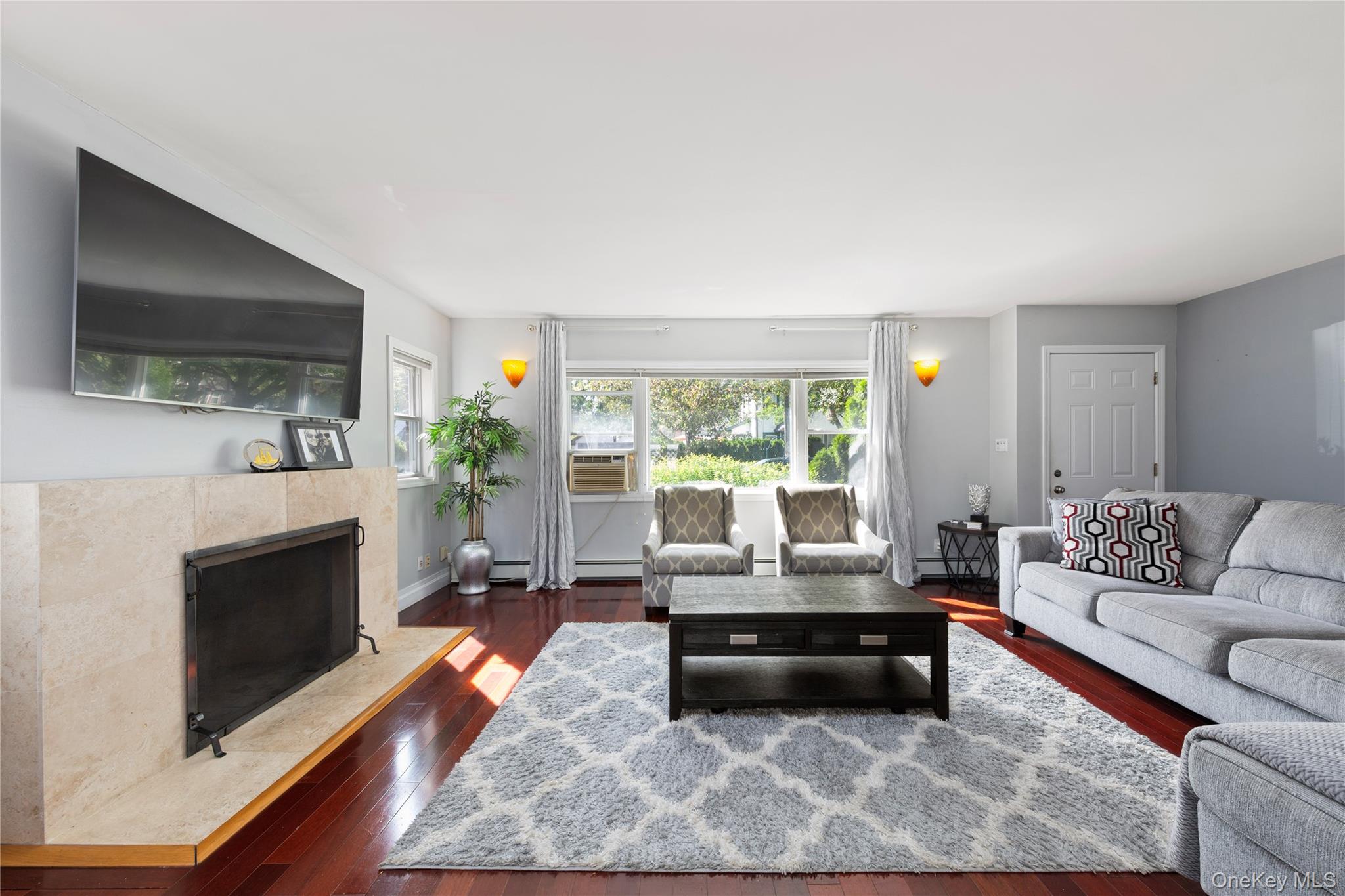 355 1st Street, Mineola, NY 11501