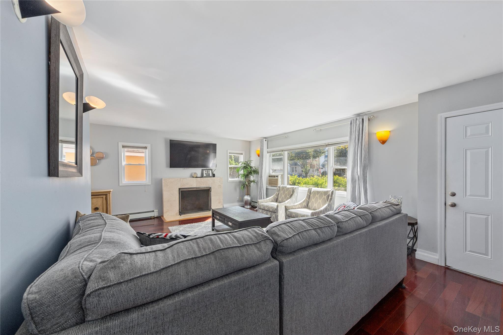 355 1st Street, Mineola, NY 11501