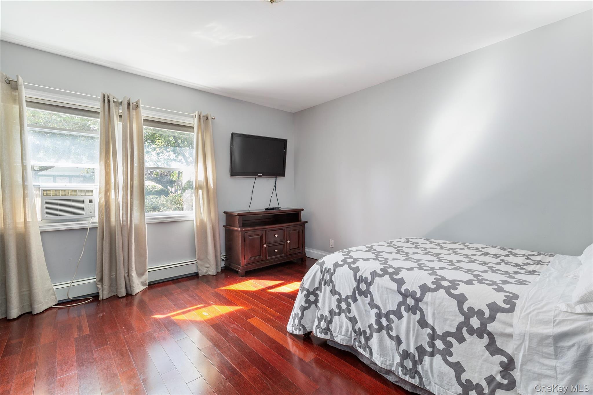 355 1st Street, Mineola, NY 11501