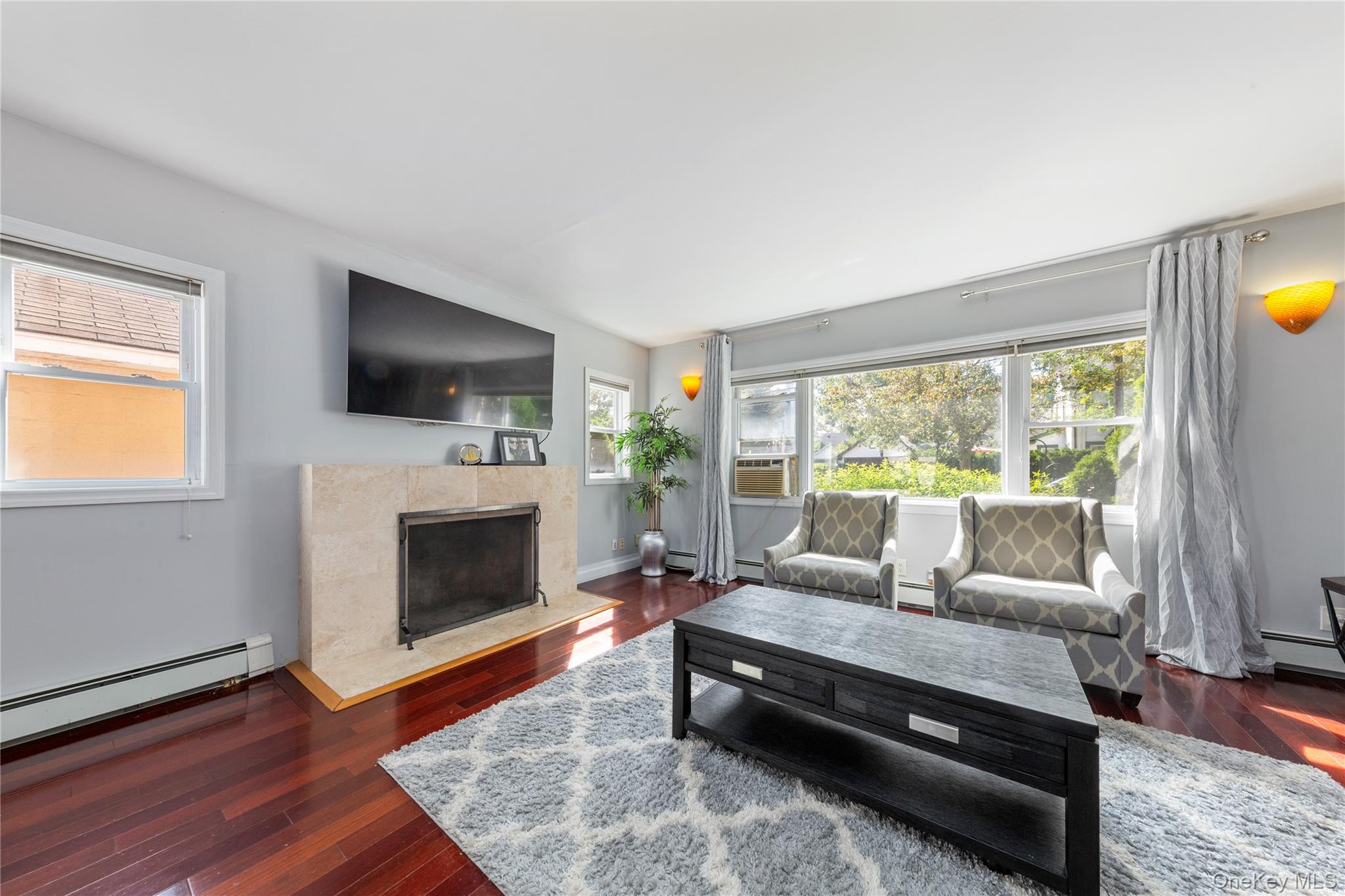 355 1st Street, Mineola, NY 11501