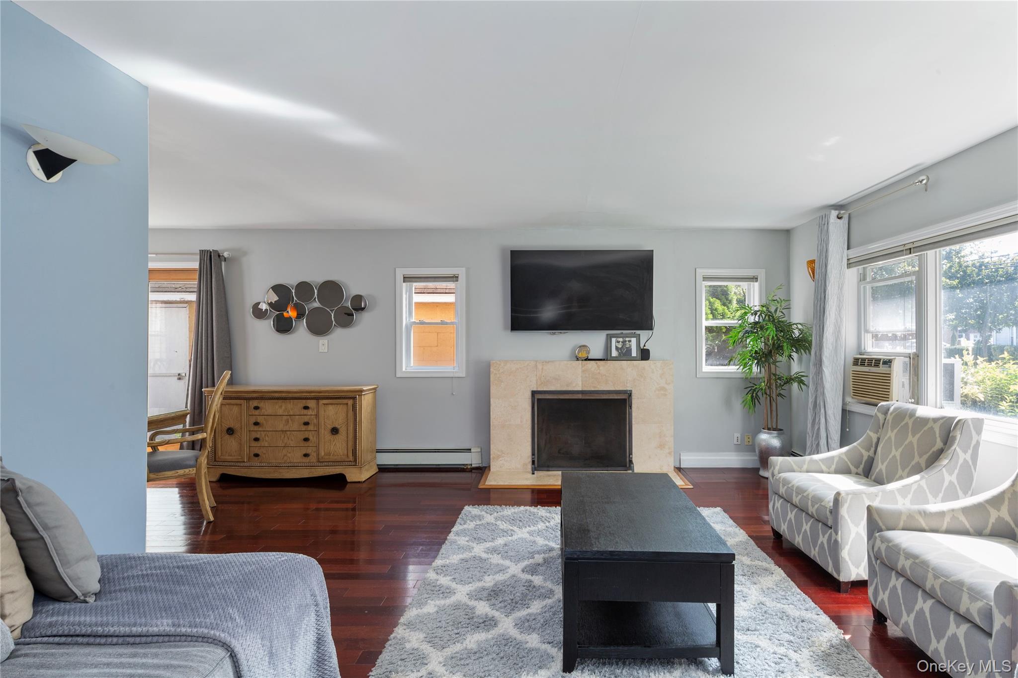 355 1st Street, Mineola, NY 11501