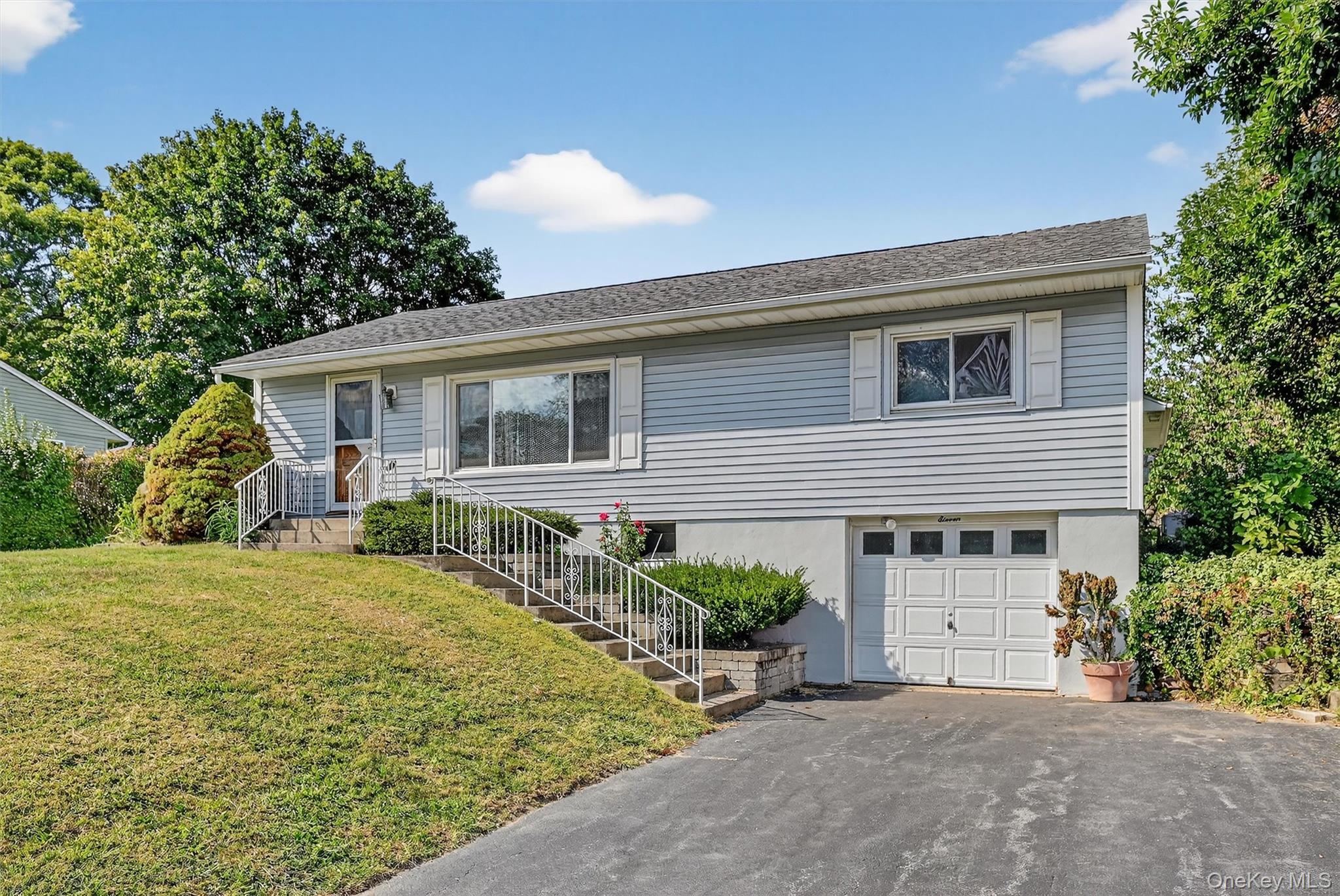11 Hudson Drive, New Windsor, NY 12553