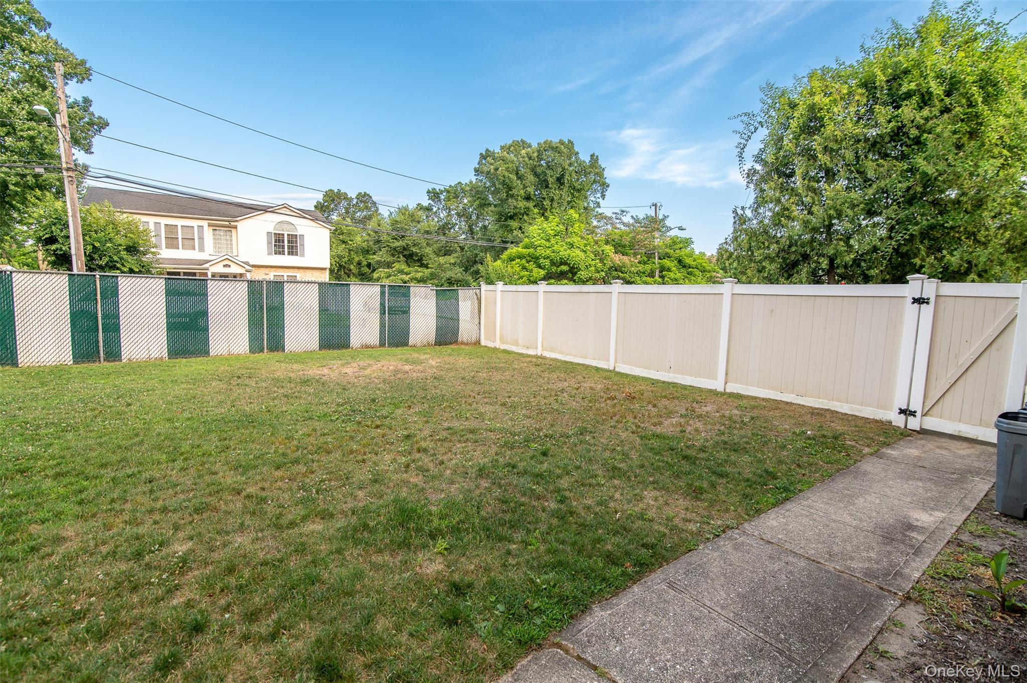 72 Tudor Lane, Bay Shore, NY 11706