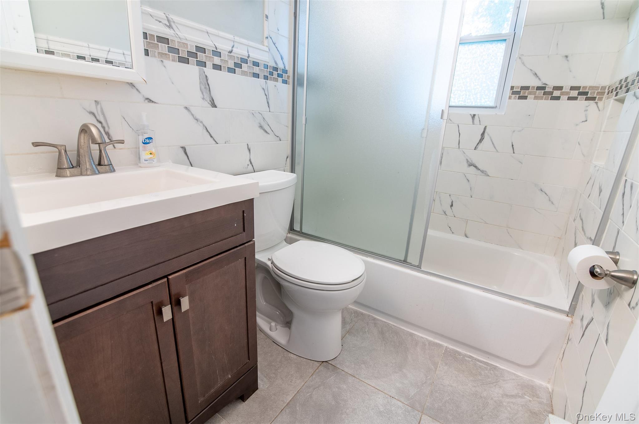 72 Tudor Lane, Bay Shore, NY 11706