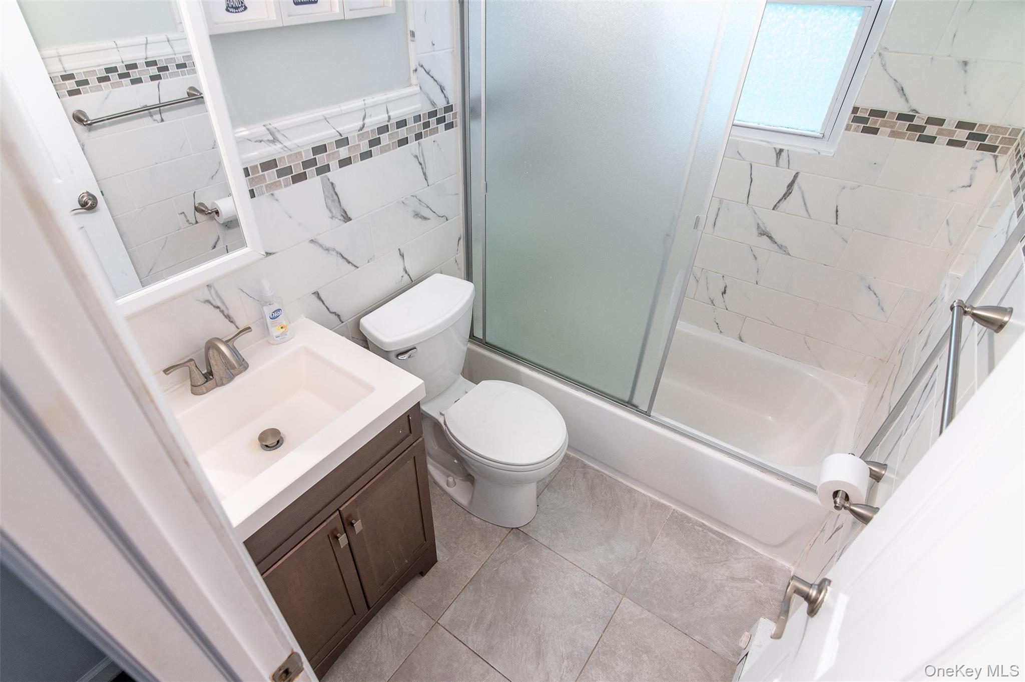 72 Tudor Lane, Bay Shore, NY 11706