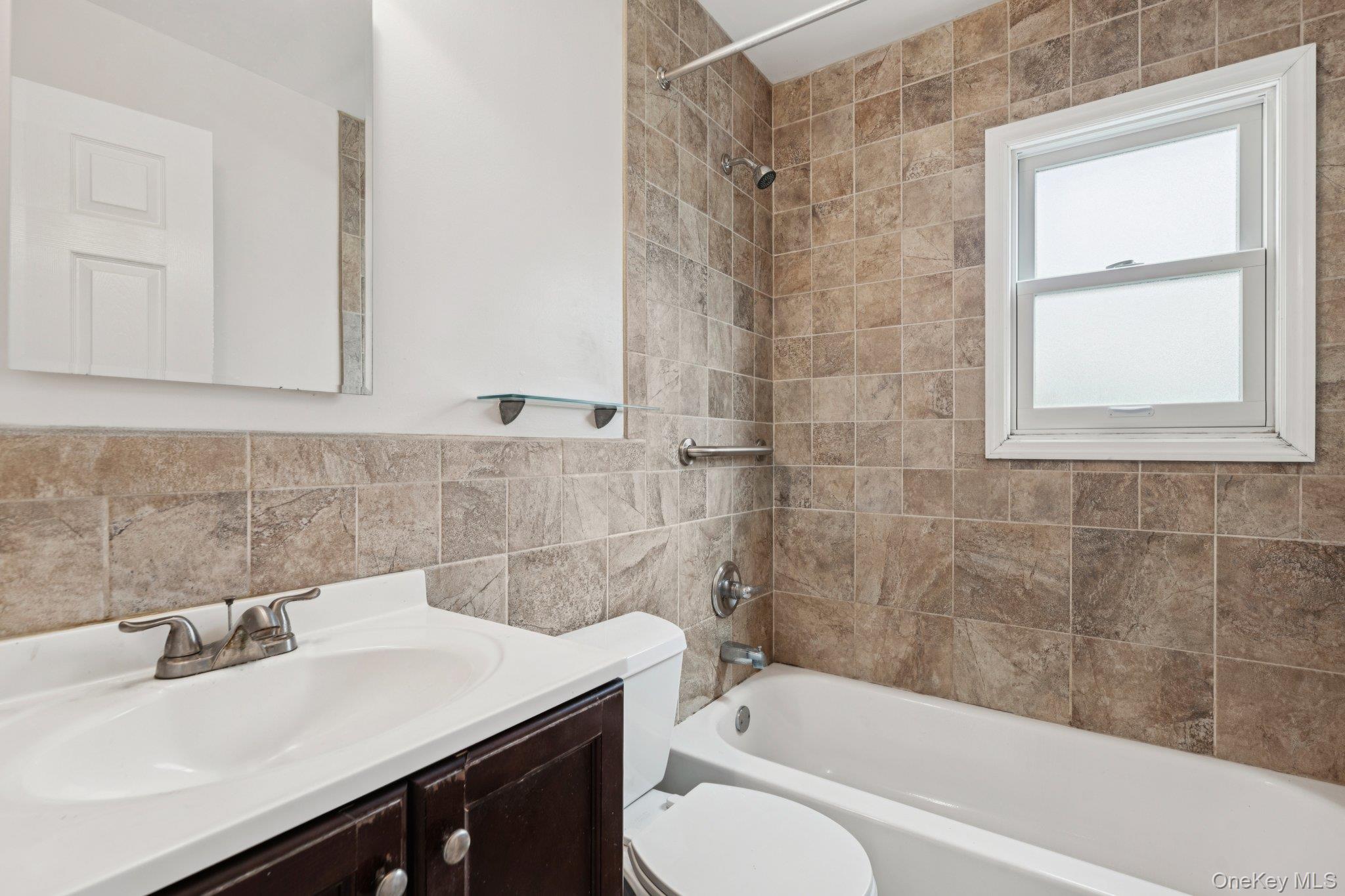 105 Devon Road, Albertson, NY 11507