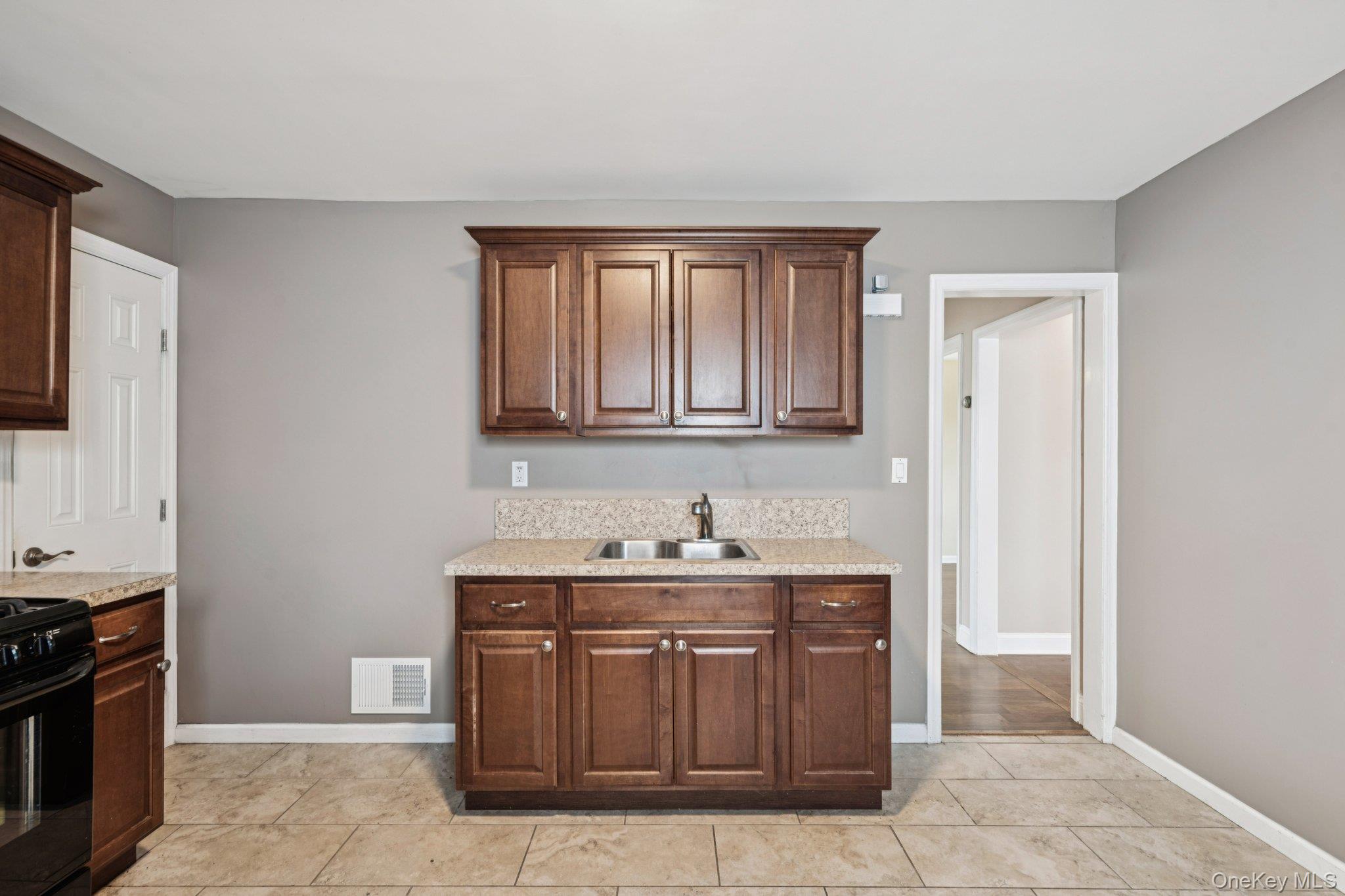 105 Devon Road, Albertson, NY 11507