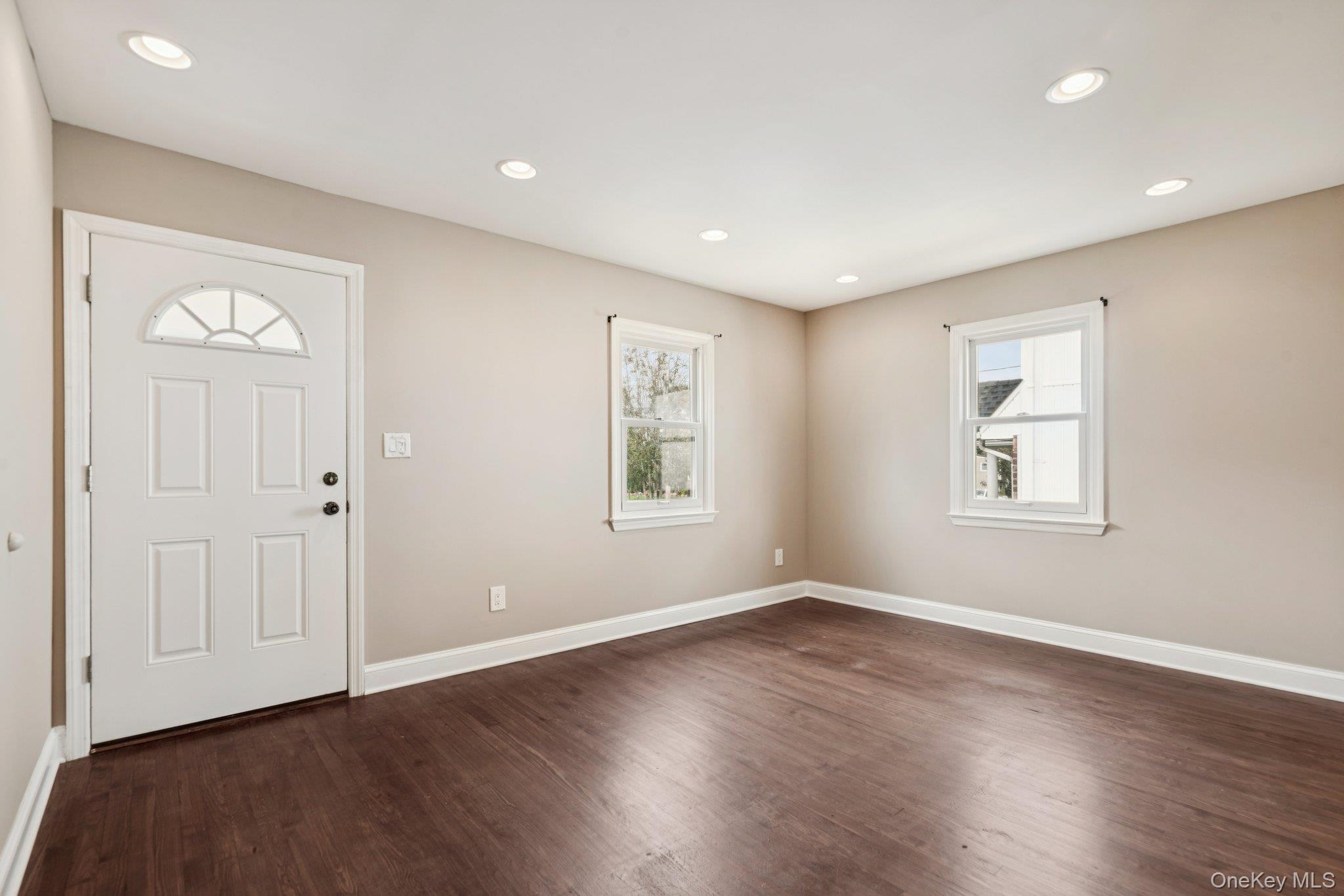 105 Devon Road, Albertson, NY 11507