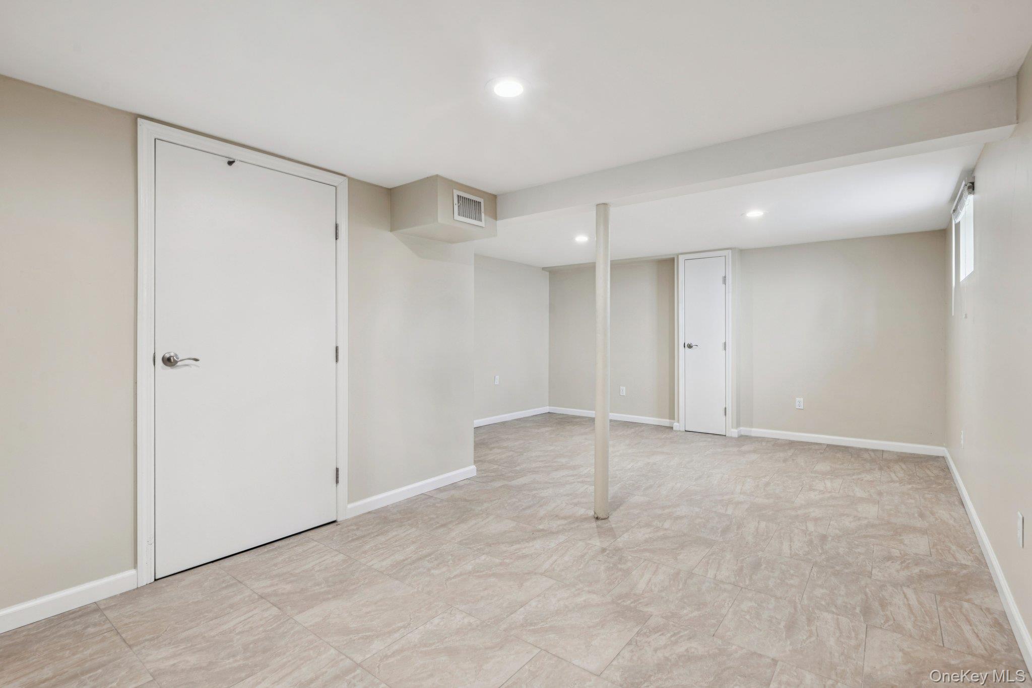 105 Devon Road, Albertson, NY 11507