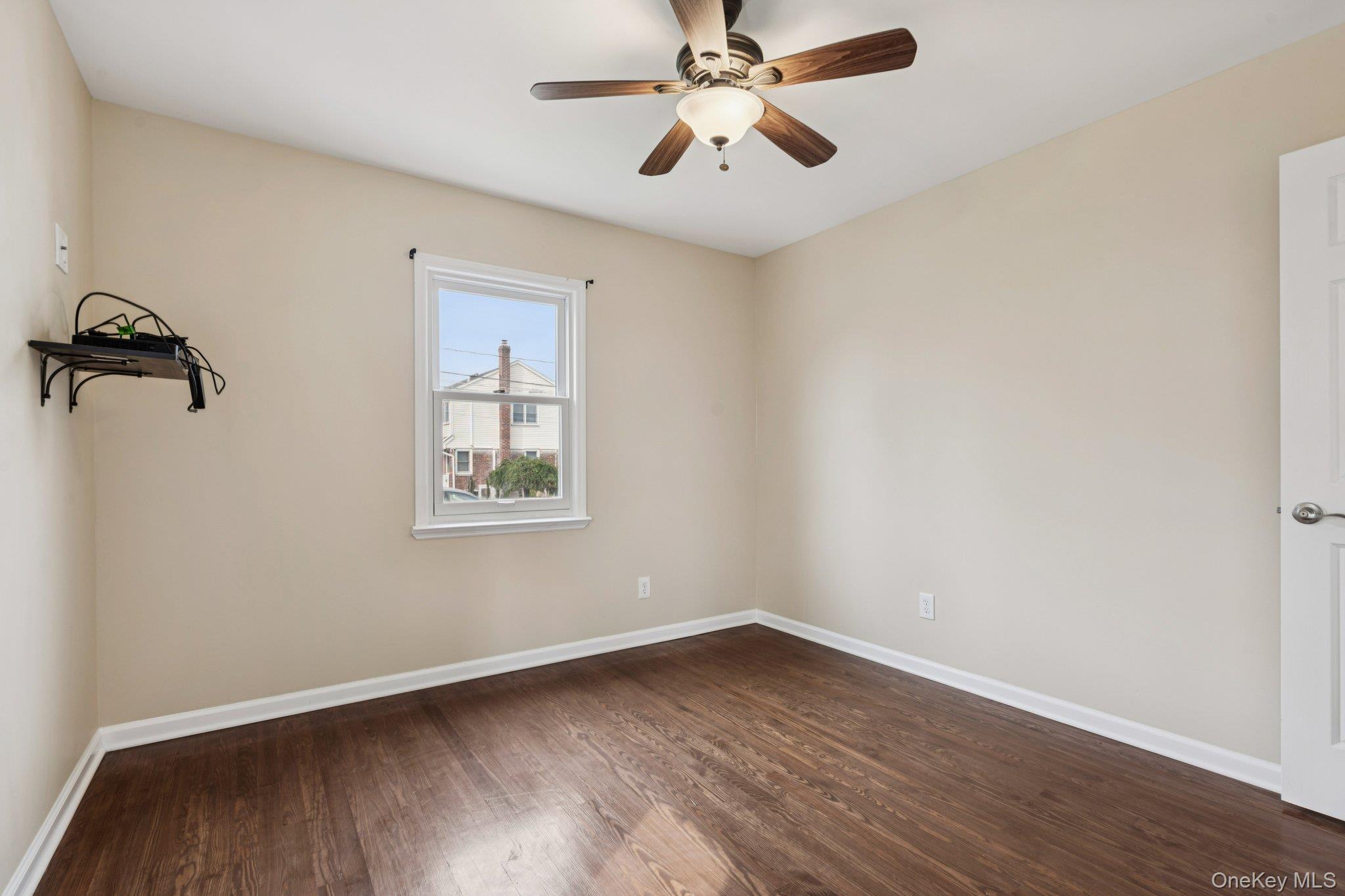 105 Devon Road, Albertson, NY 11507