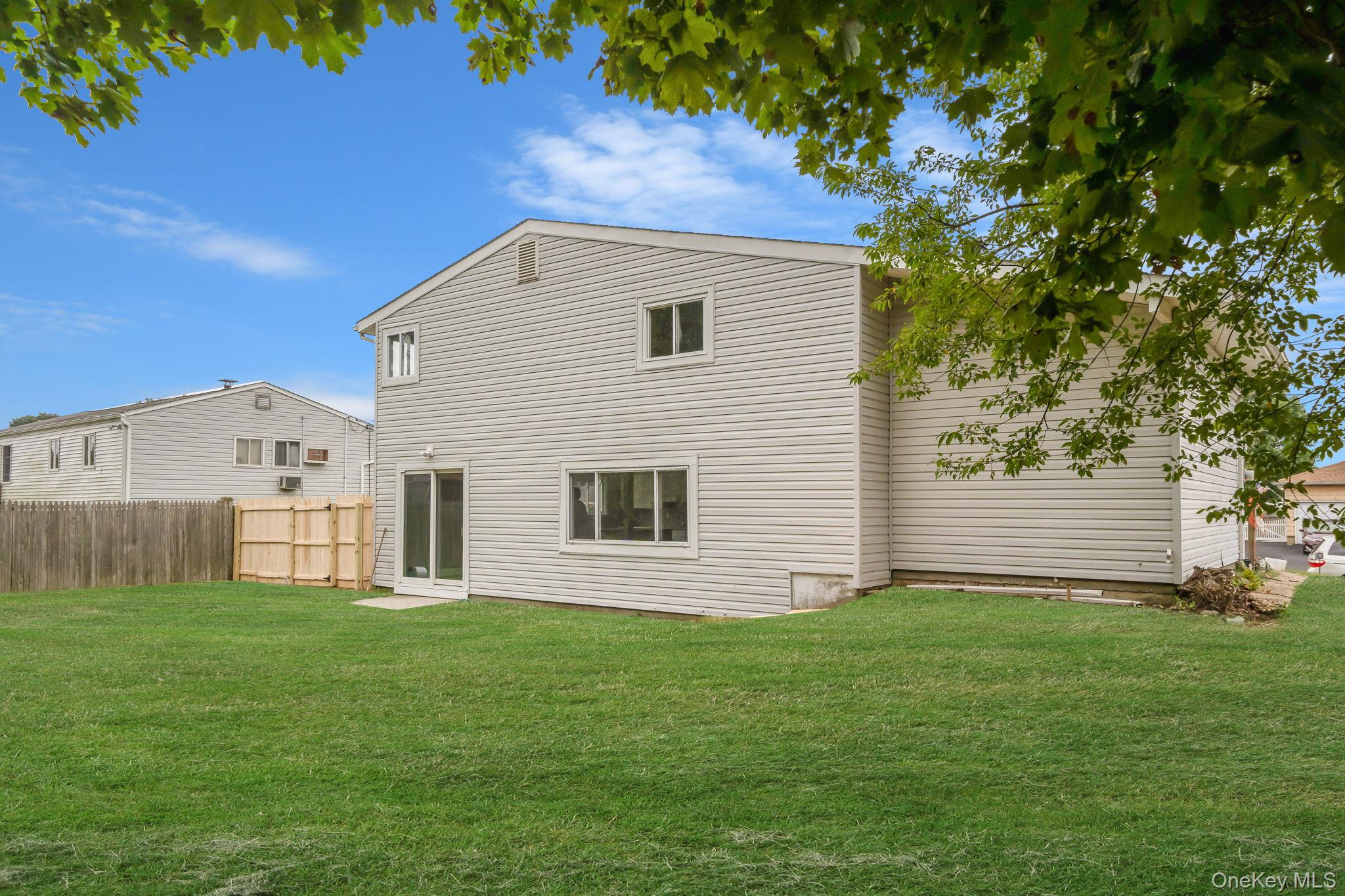 40 Gettysburg Drive, Holbrook, NY 11741