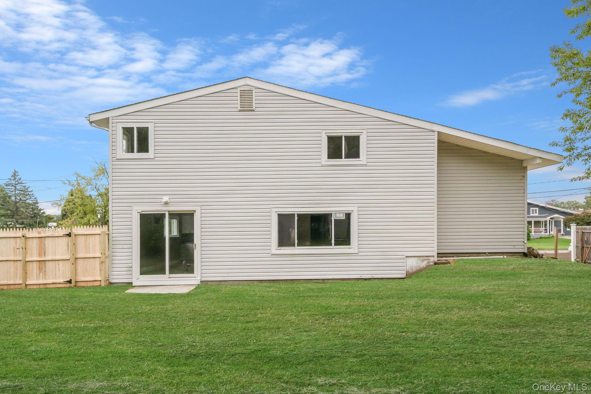 40 Gettysburg Drive, Holbrook, NY 11741