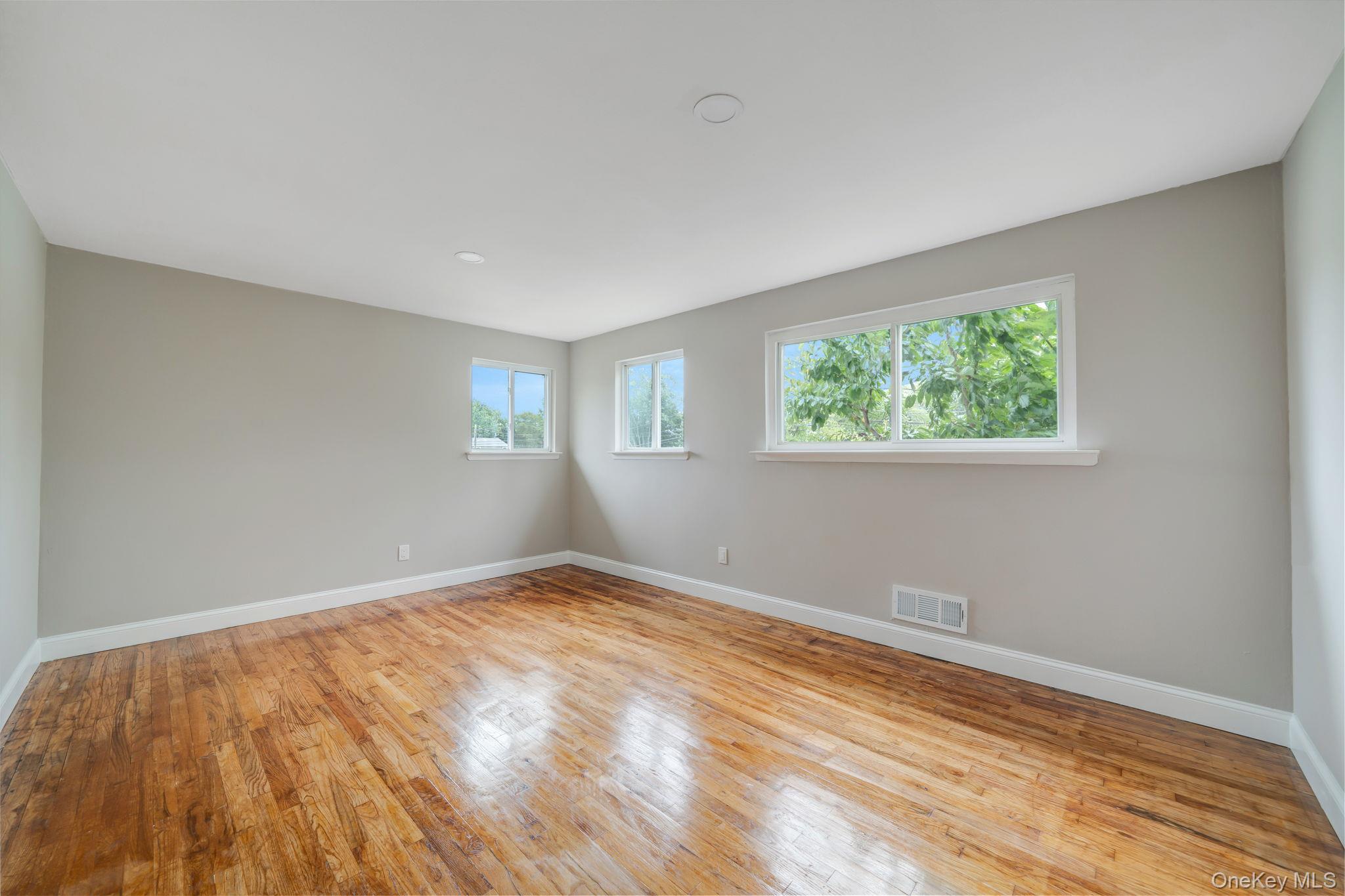 40 Gettysburg Drive, Holbrook, NY 11741