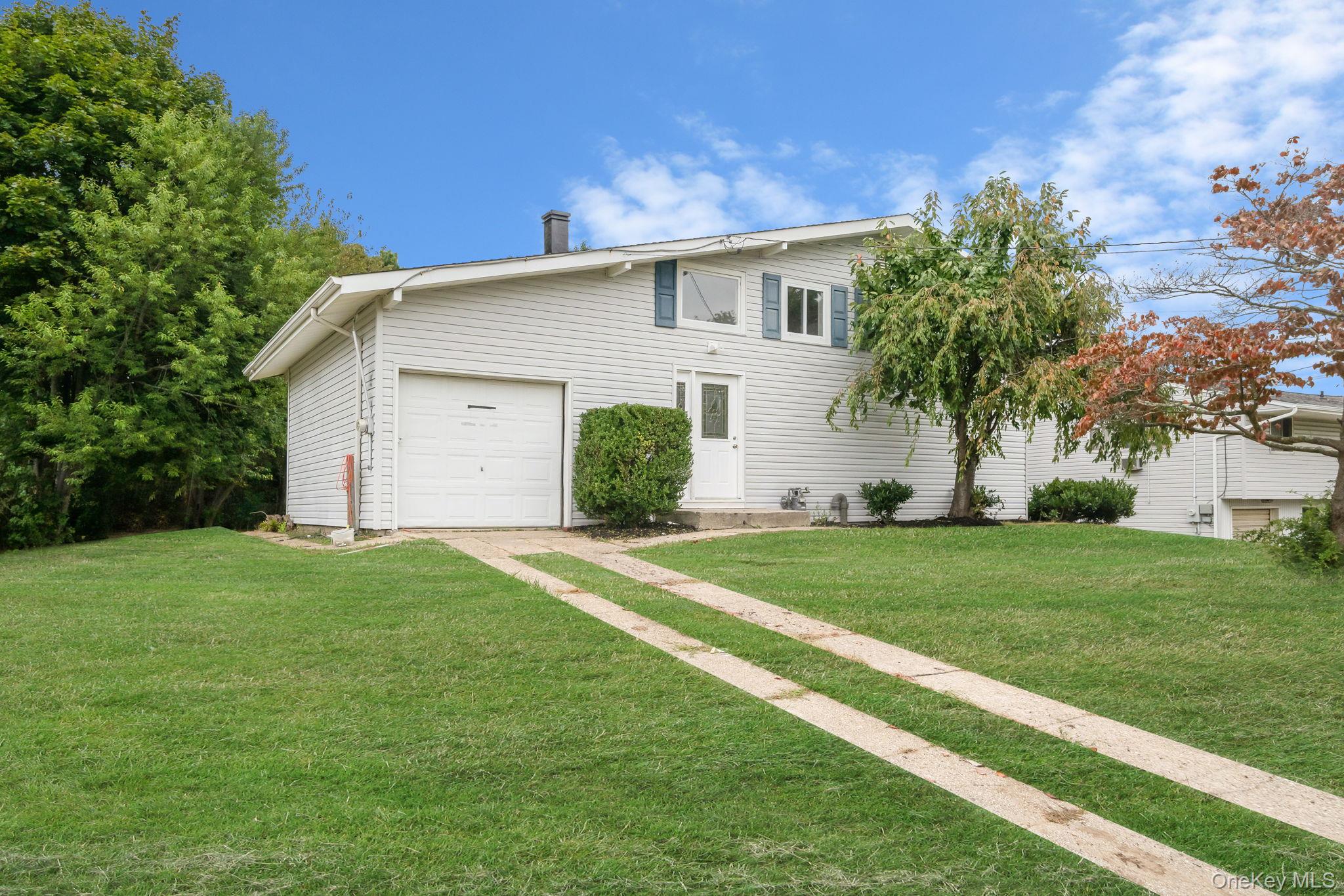 40 Gettysburg Drive, Holbrook, NY 11741