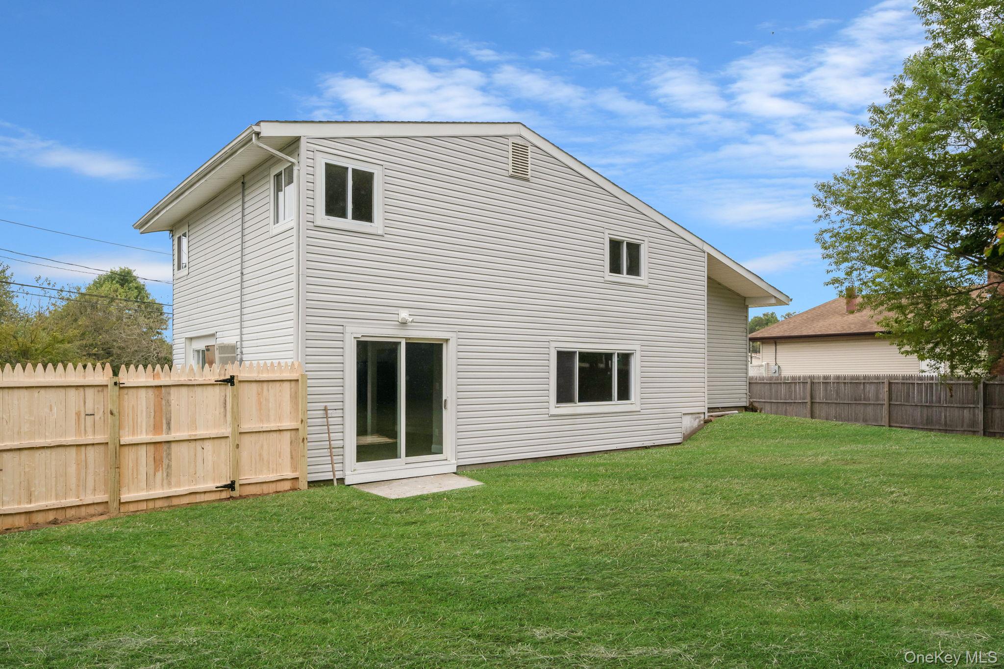 40 Gettysburg Drive, Holbrook, NY 11741