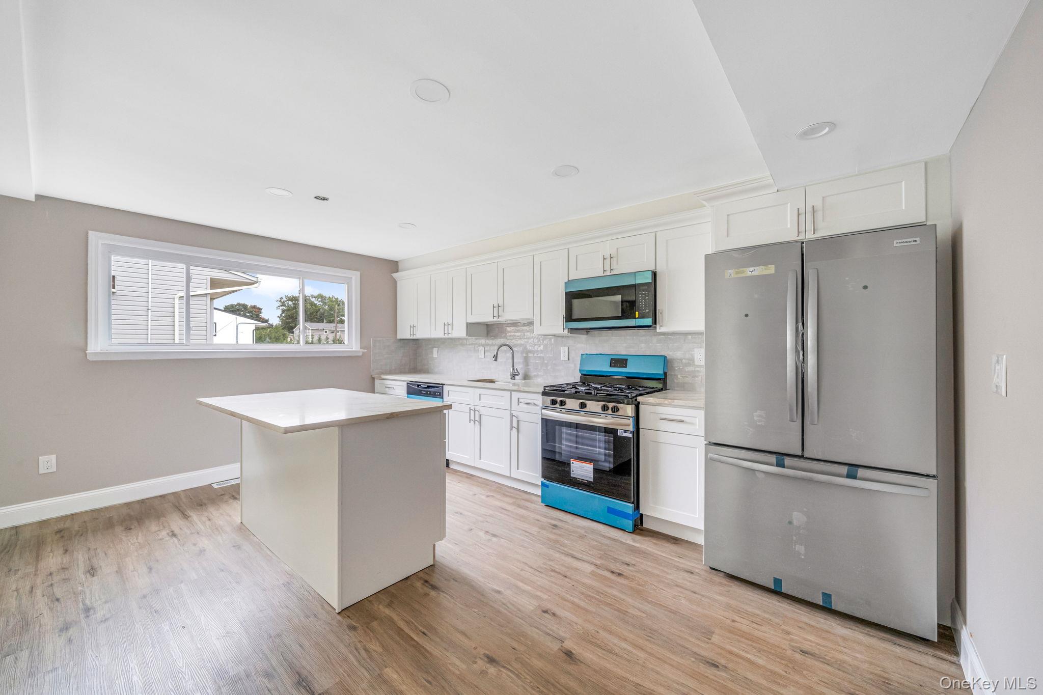 40 Gettysburg Drive, Holbrook, NY 11741