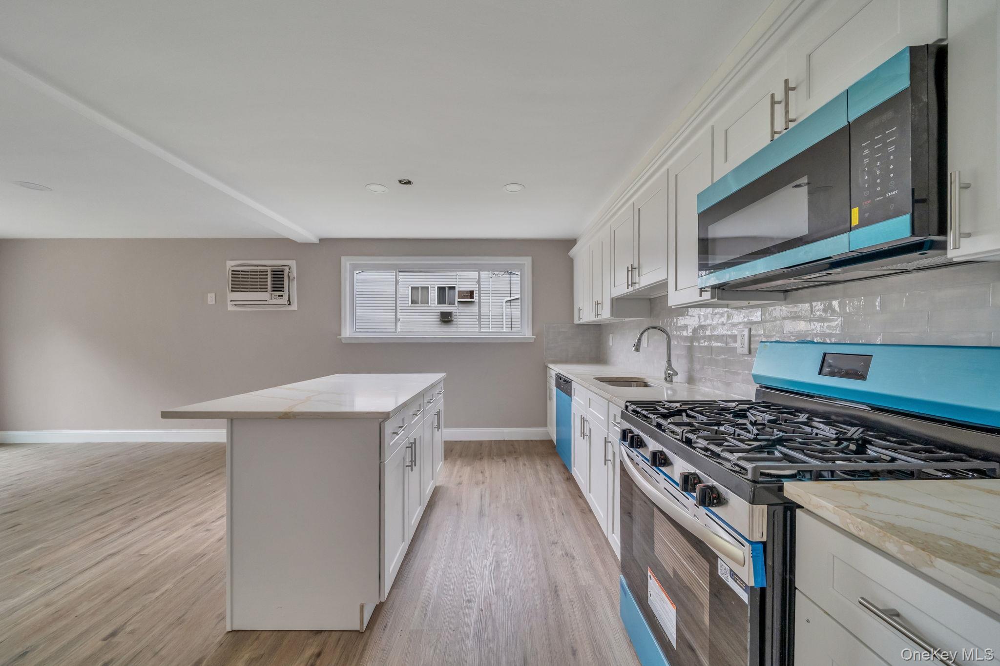 40 Gettysburg Drive, Holbrook, NY 11741